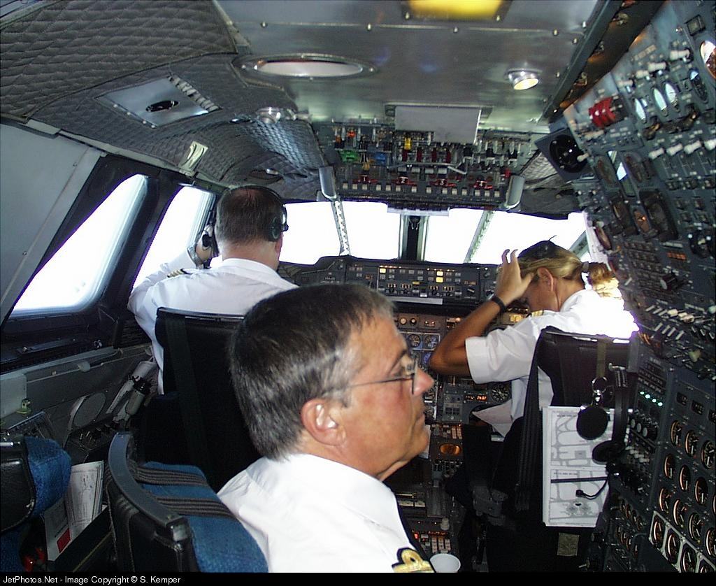 ConcordeFlightDeck4.jpg