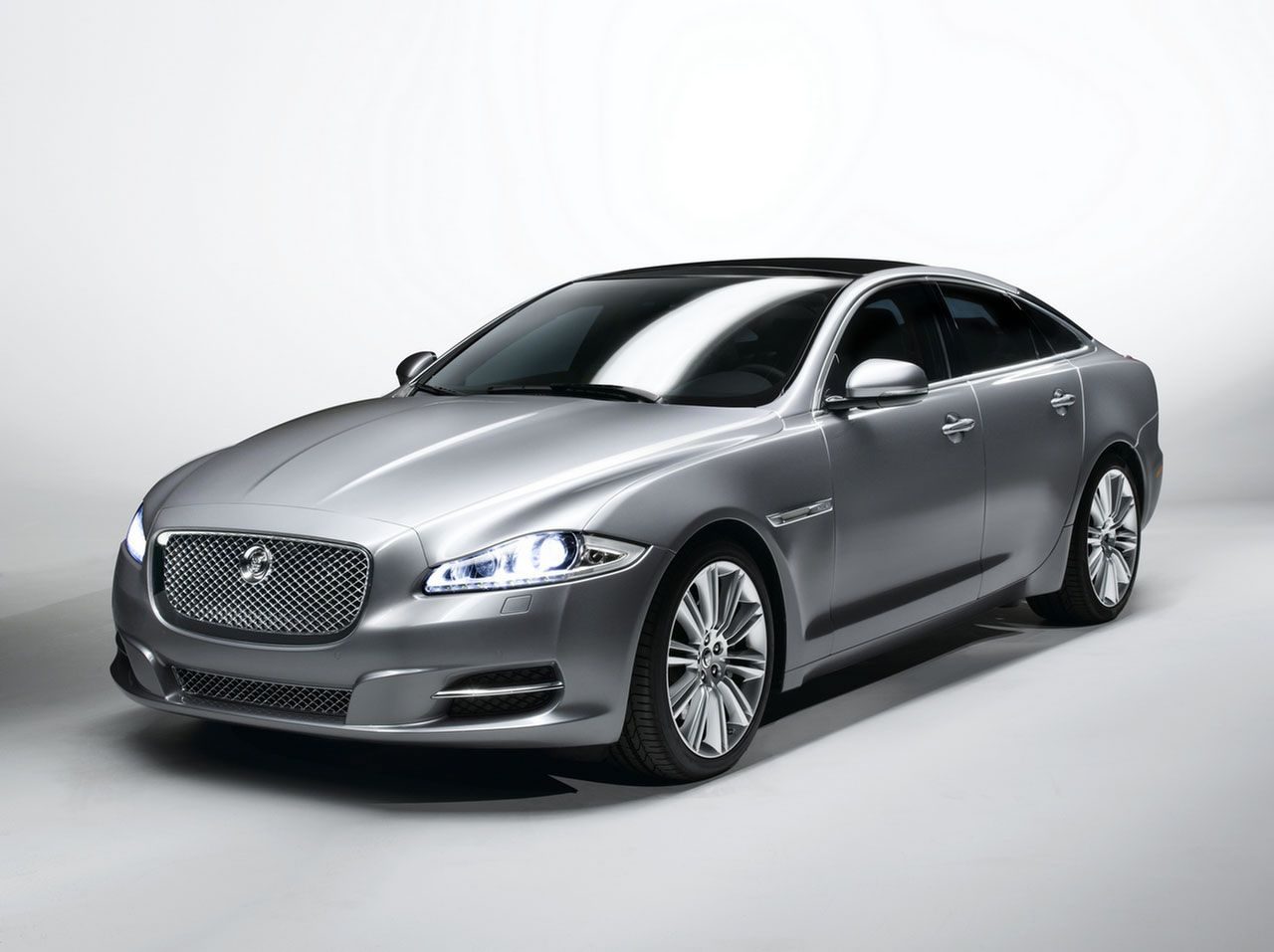 Jaguar-XJ-Mallorca-Limousine.jpg