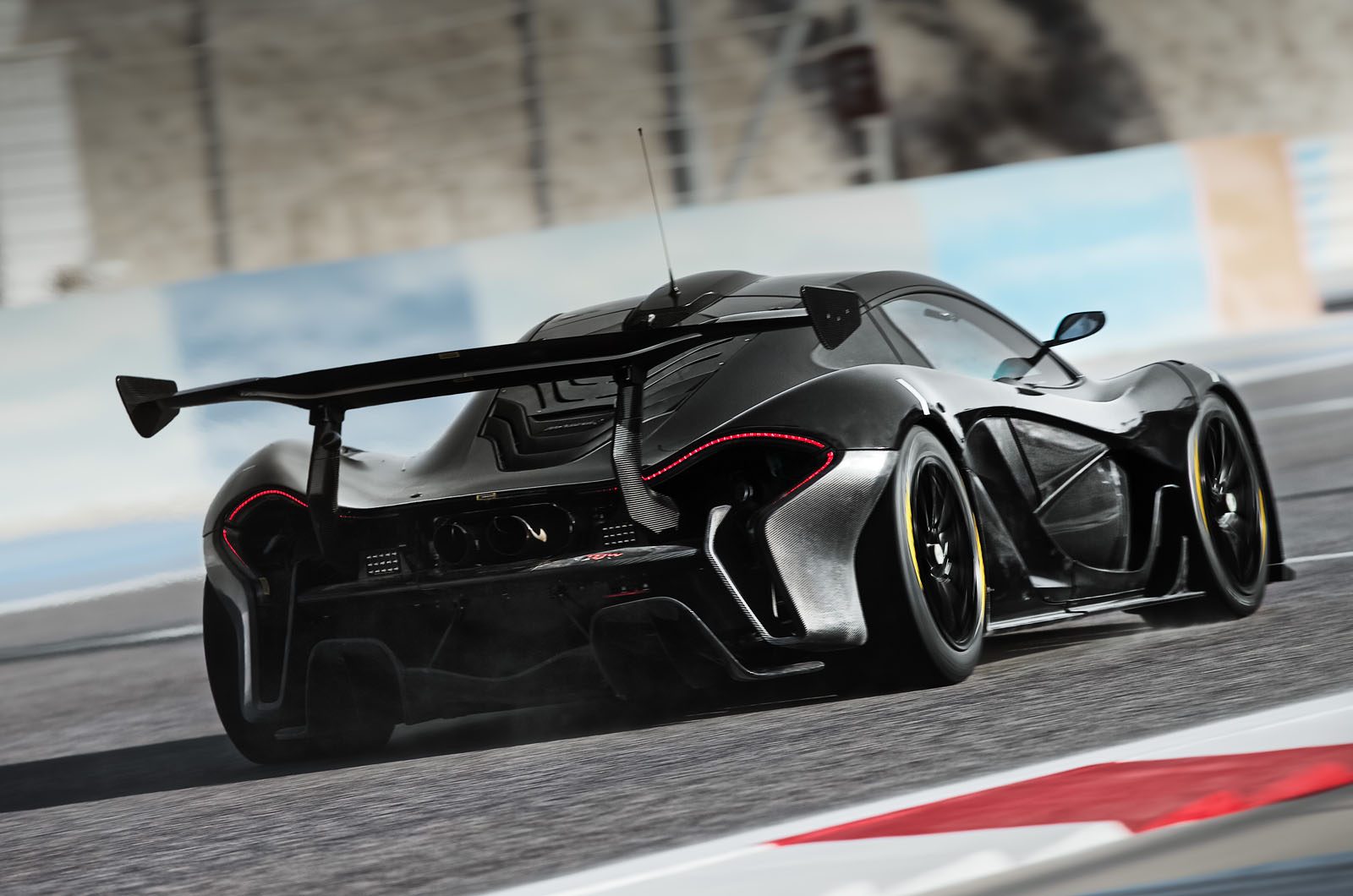 McLaren_P1_GTR_test_07.jpg