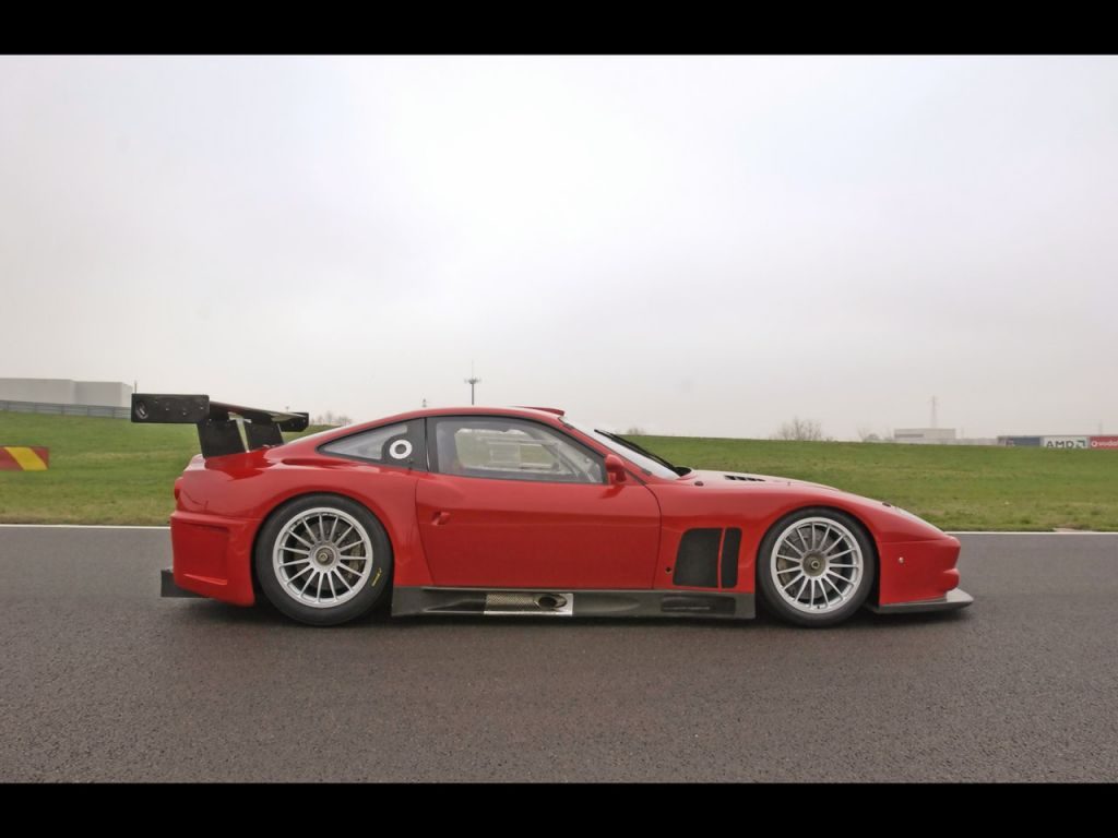 Fender_vent_-_Ferrari_575_GTC_Evoluzione_race_car_-_1.jpg