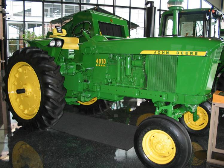 John_Deere_4010_Diesel.jpg