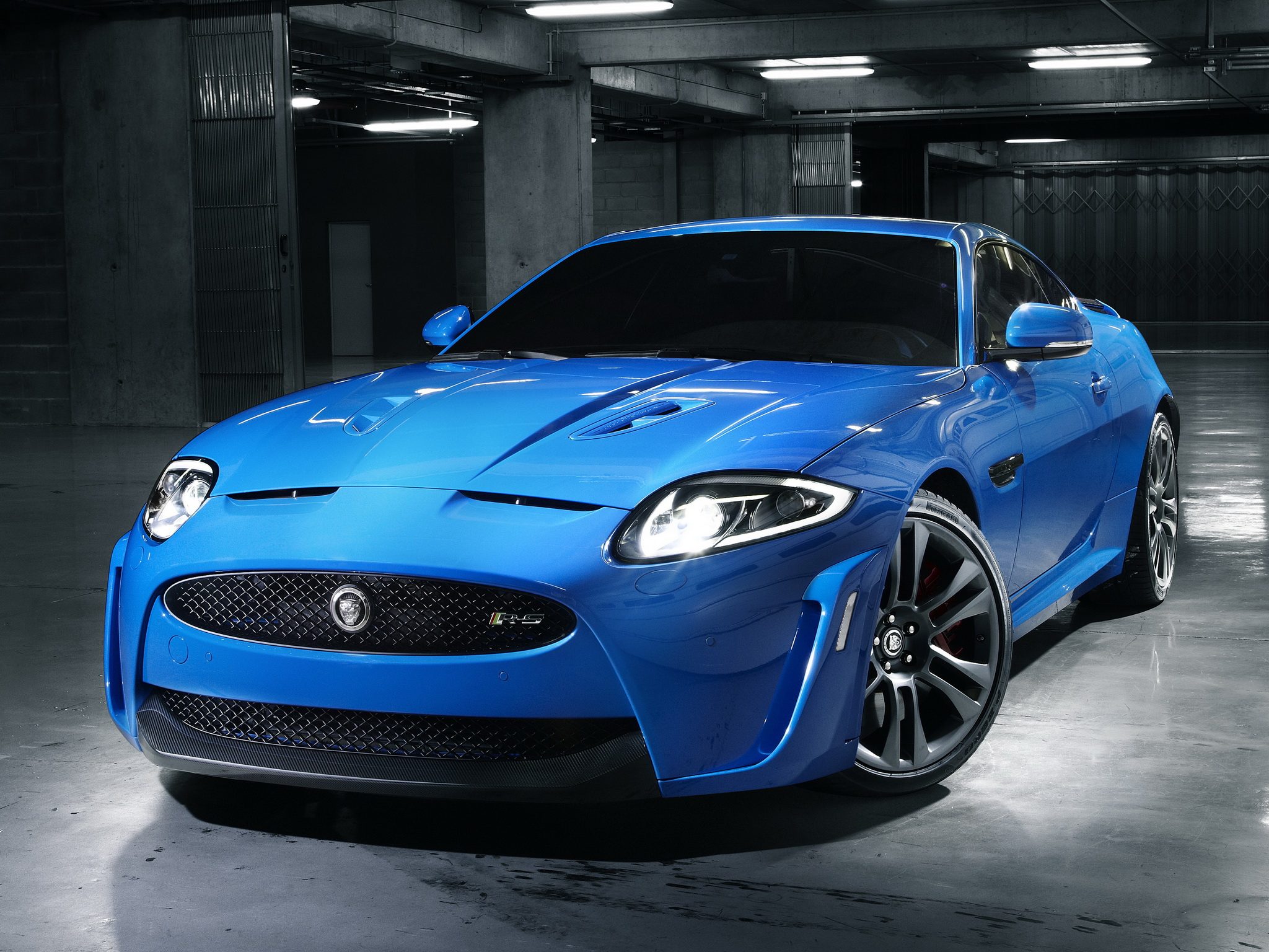 jaguar_xkr-s_3rd_f_coupe2d-2745.jpg