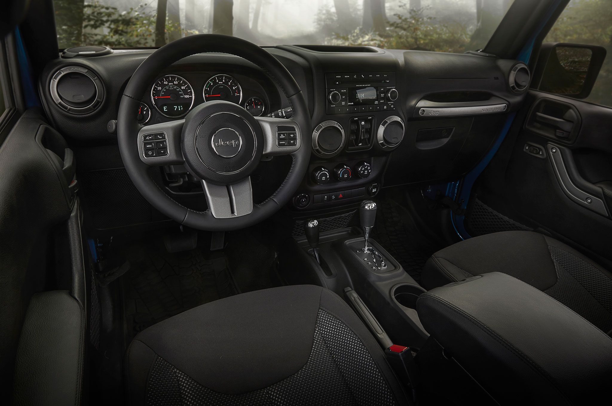 2016-jeep-wrangler-black-bear-edition-interior.jpg