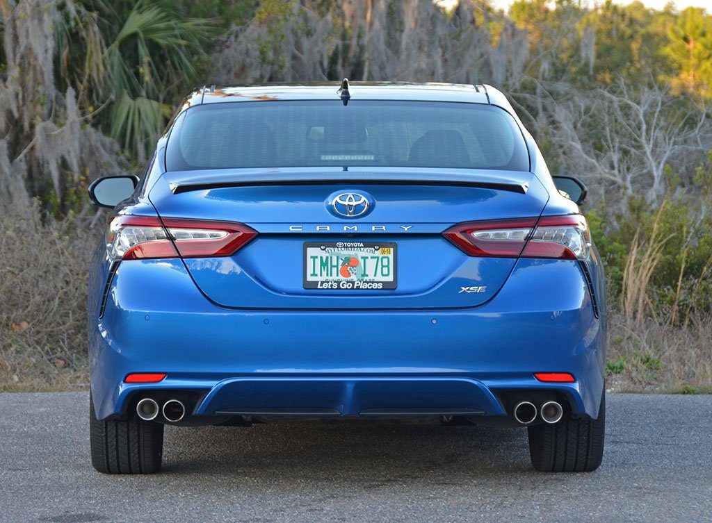 2018-toyota-camry-xse-v6-rear-2.jpg