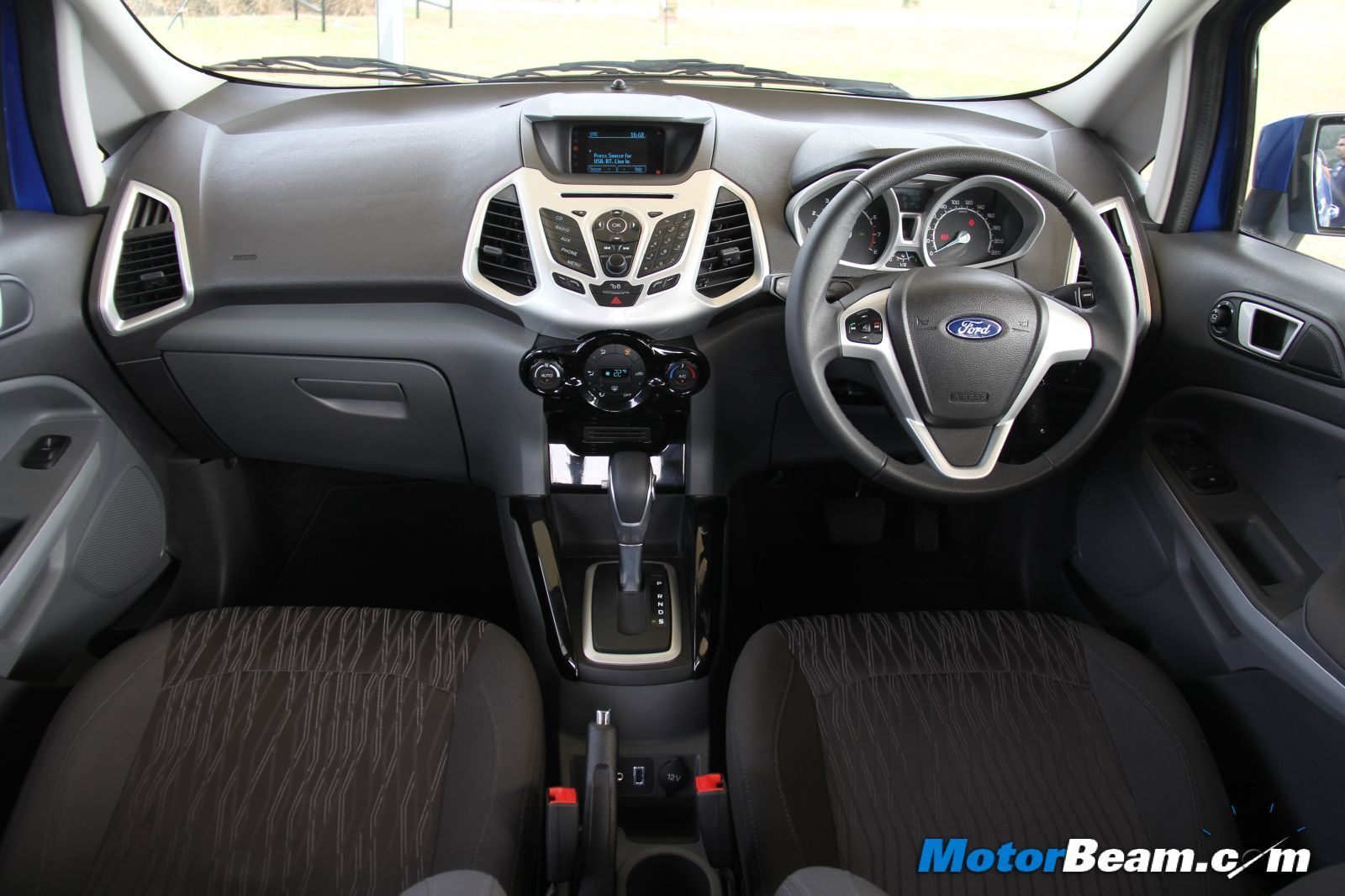 Ford_EcoSport_Dashboard.jpg