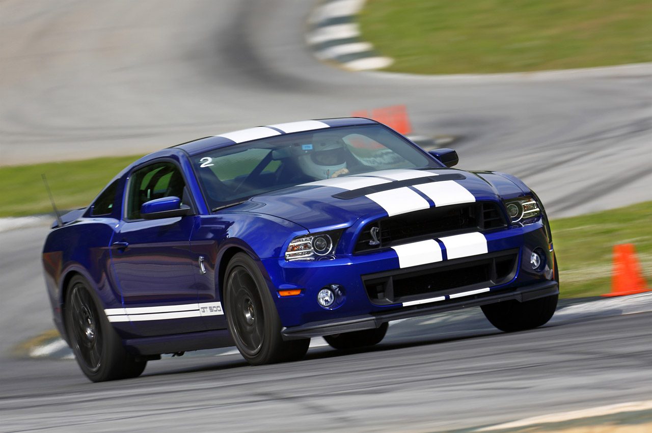 01-2013-shelby-gt500-track.jpg