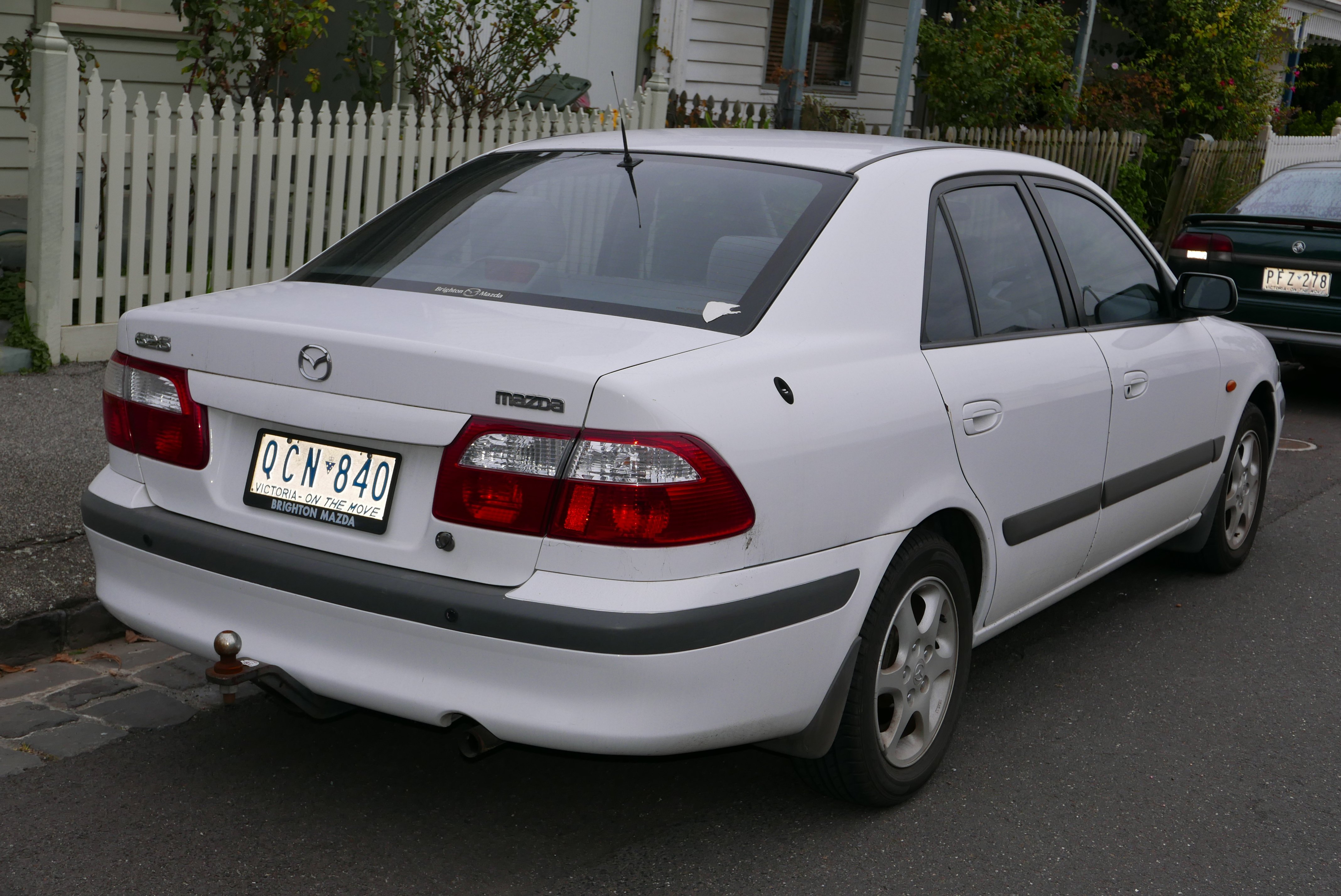 2000_Mazda_626_%28GF_Series_2%29_Classic_sedan_%282015-06-15%29_02.jpg