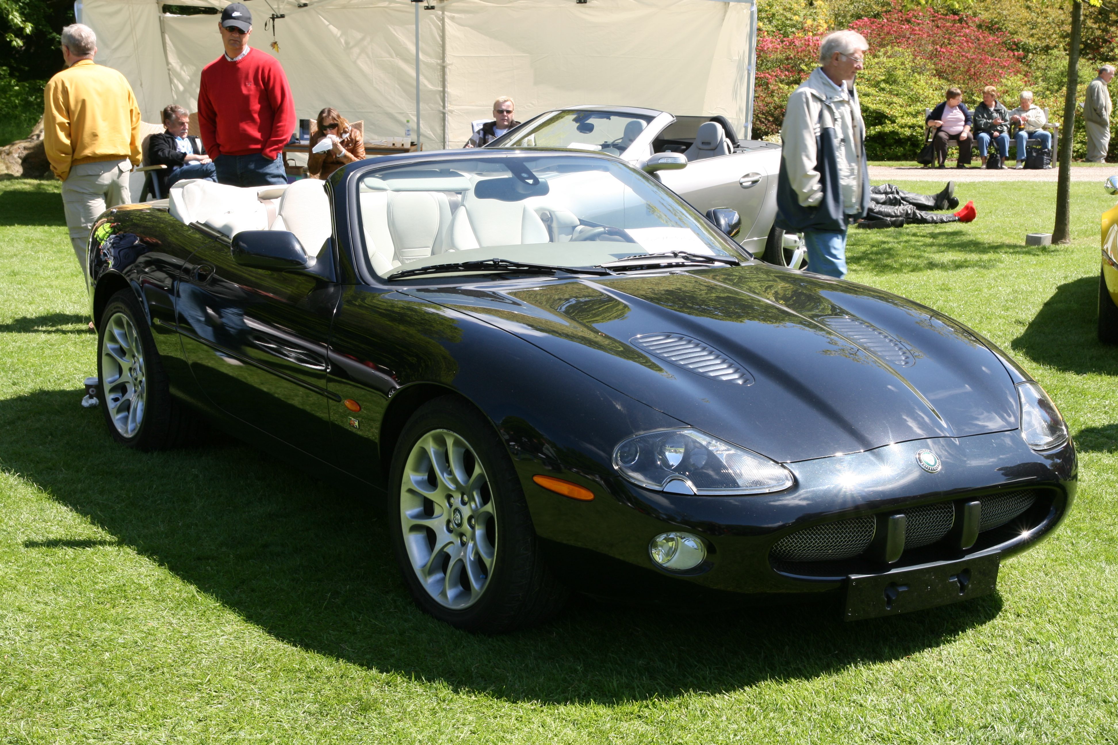 Jaguar_XKR_Convertible_front_right.jpg