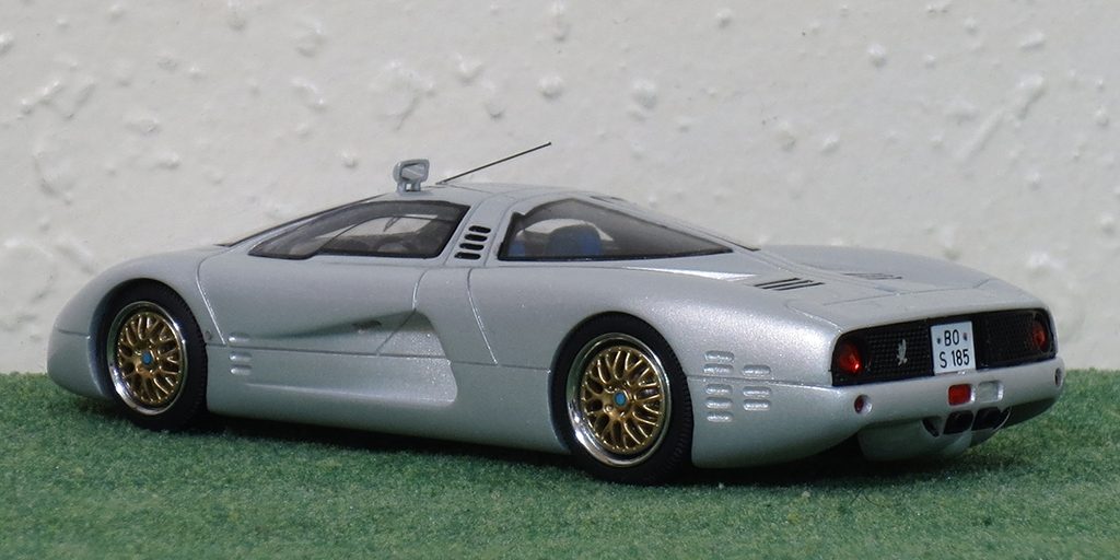 Isdera_Commendatore_112i-02.jpg