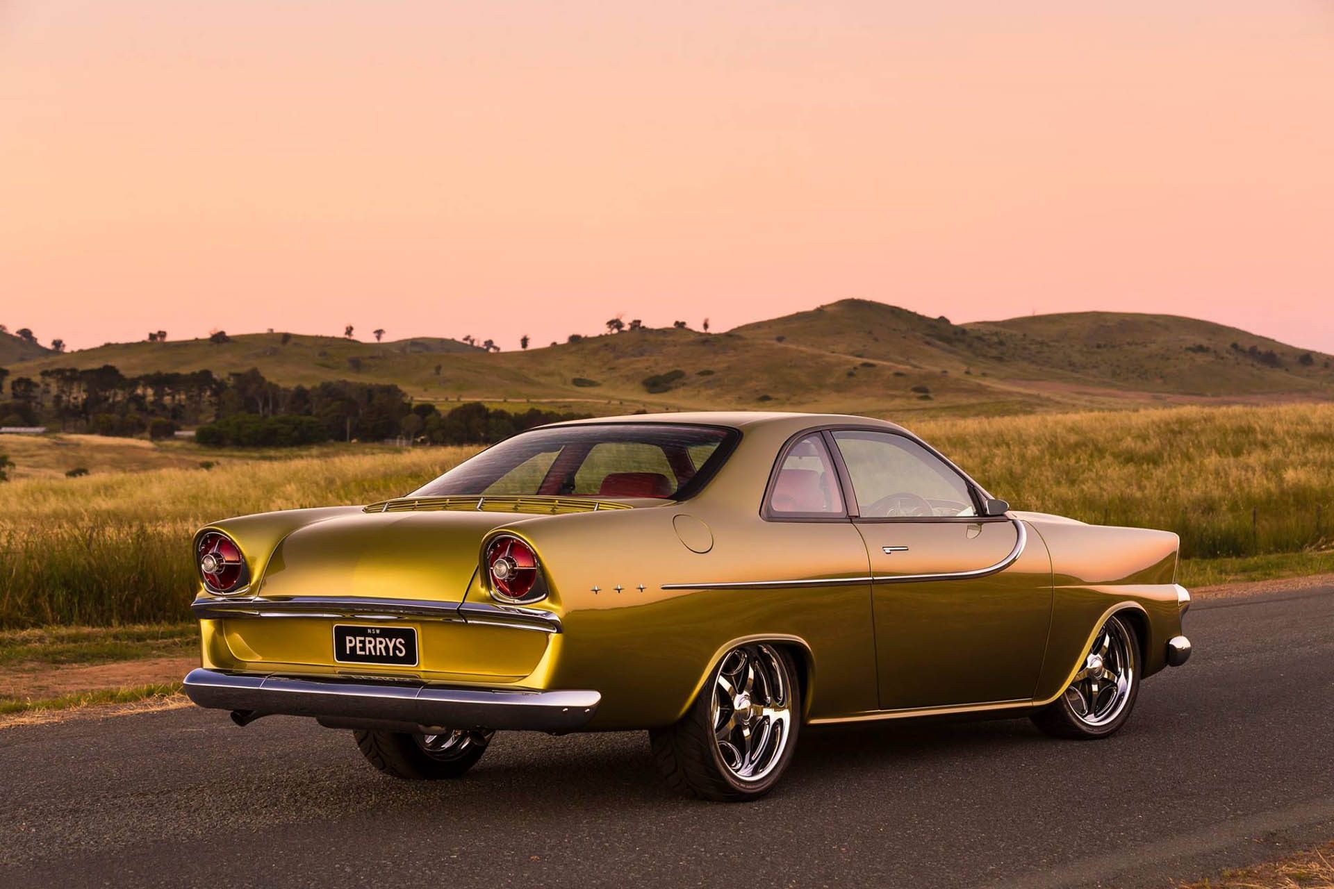fa815478-tail-spin-holden-fb-03.jpg
