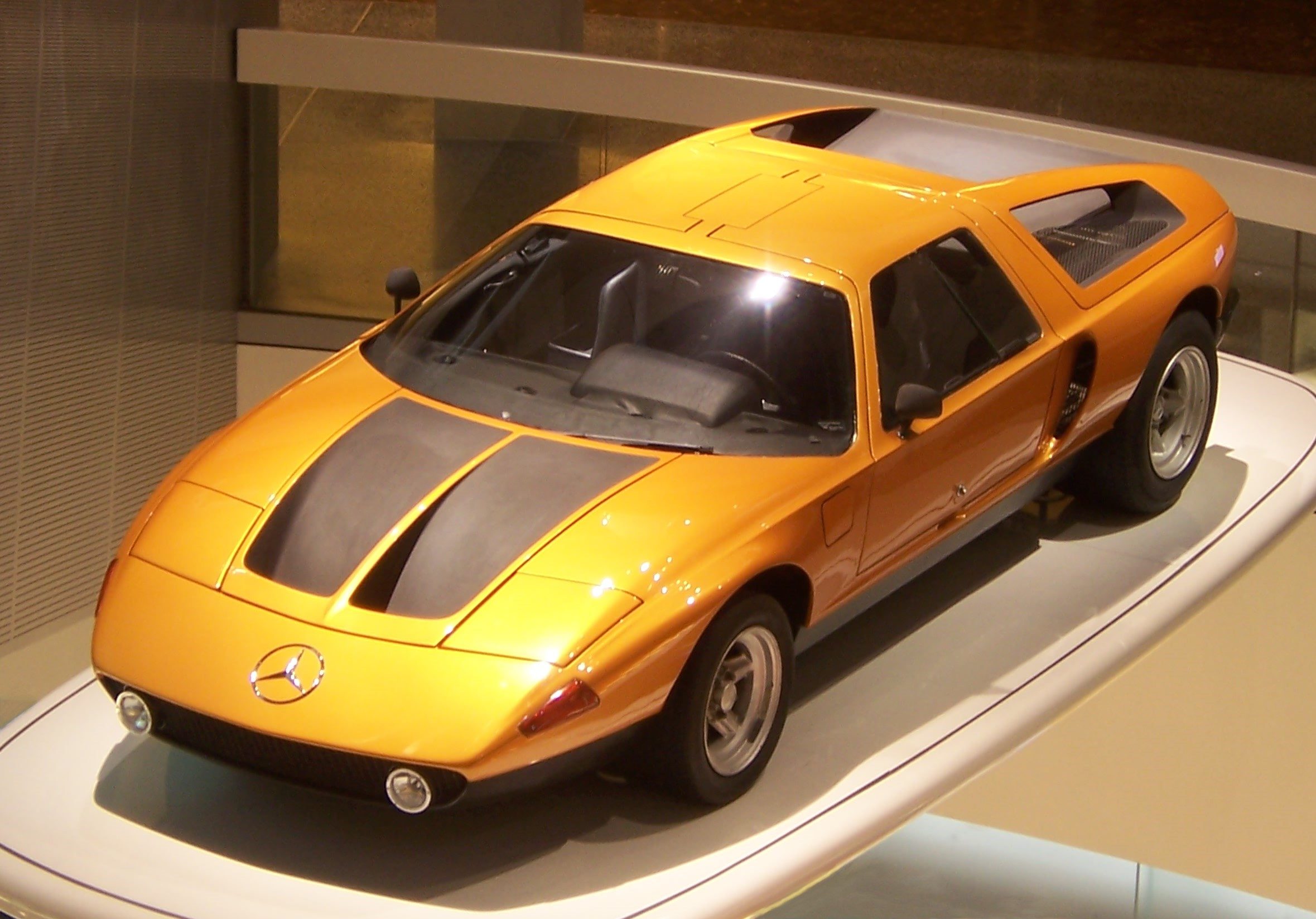 Mercedes-Benz_Museum_C111_200901241511.jpg