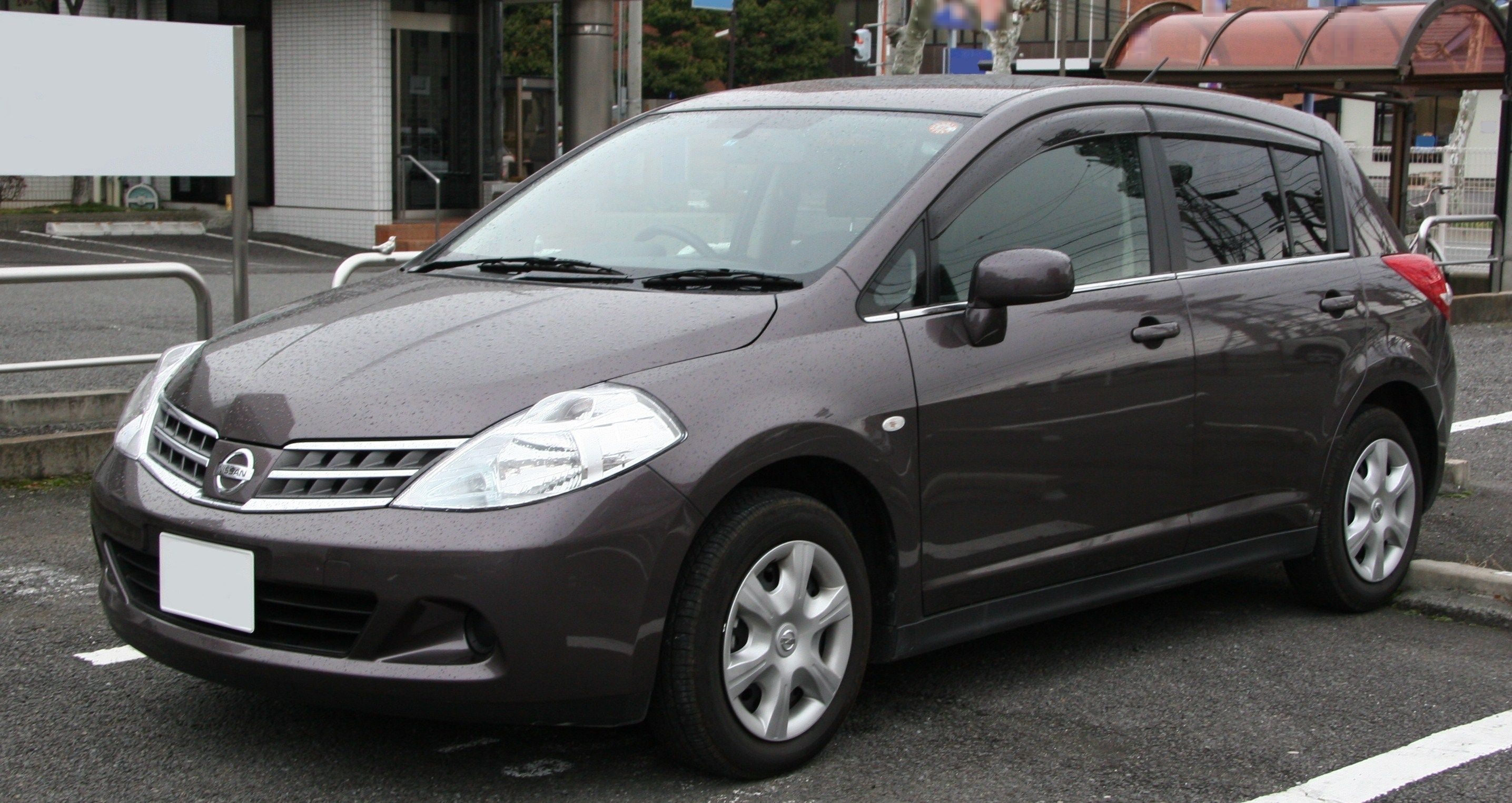2008_NISSAN_TIIDA_02.jpg