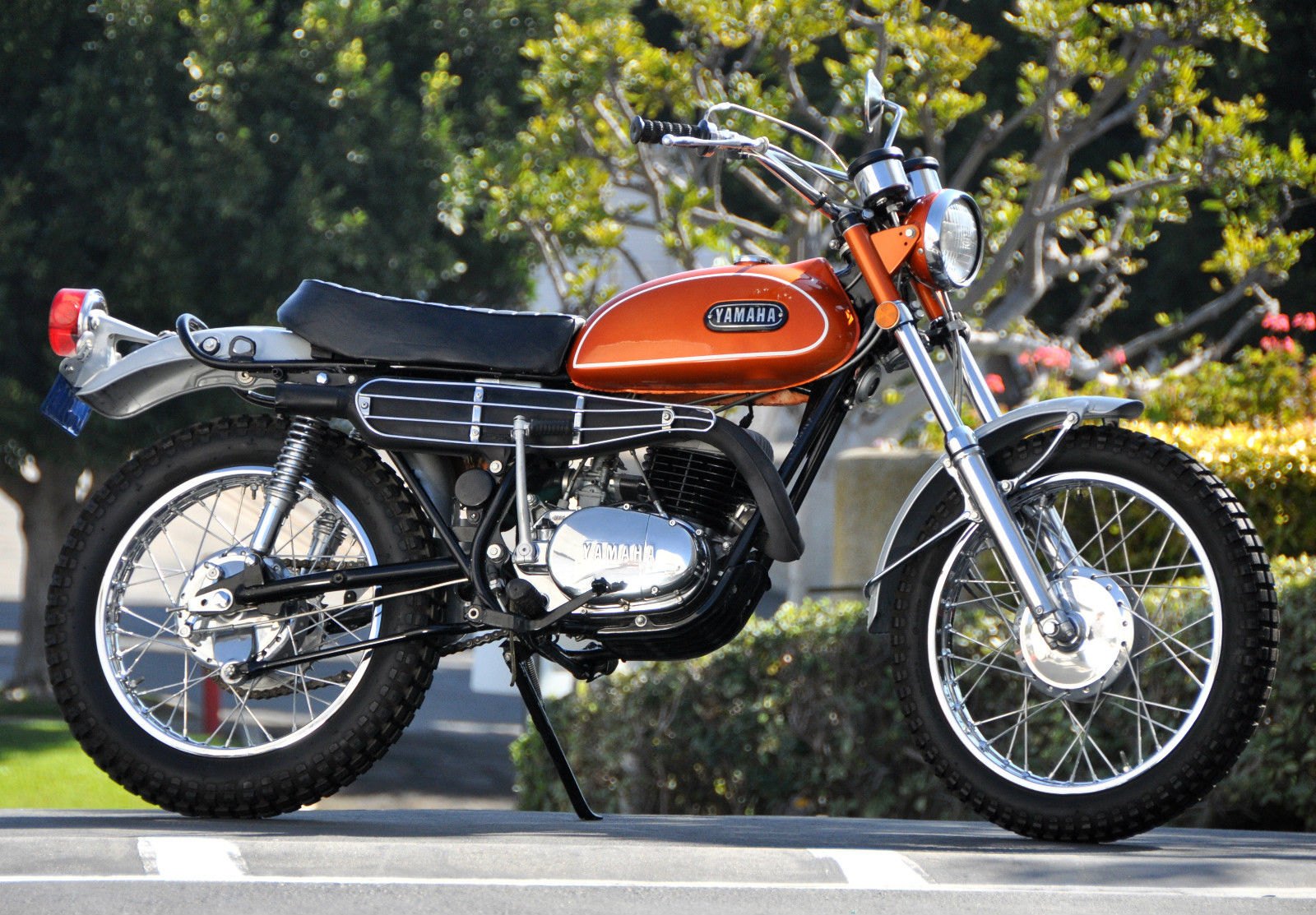 Yamaha-DT-1-250-Right-Side.jpg