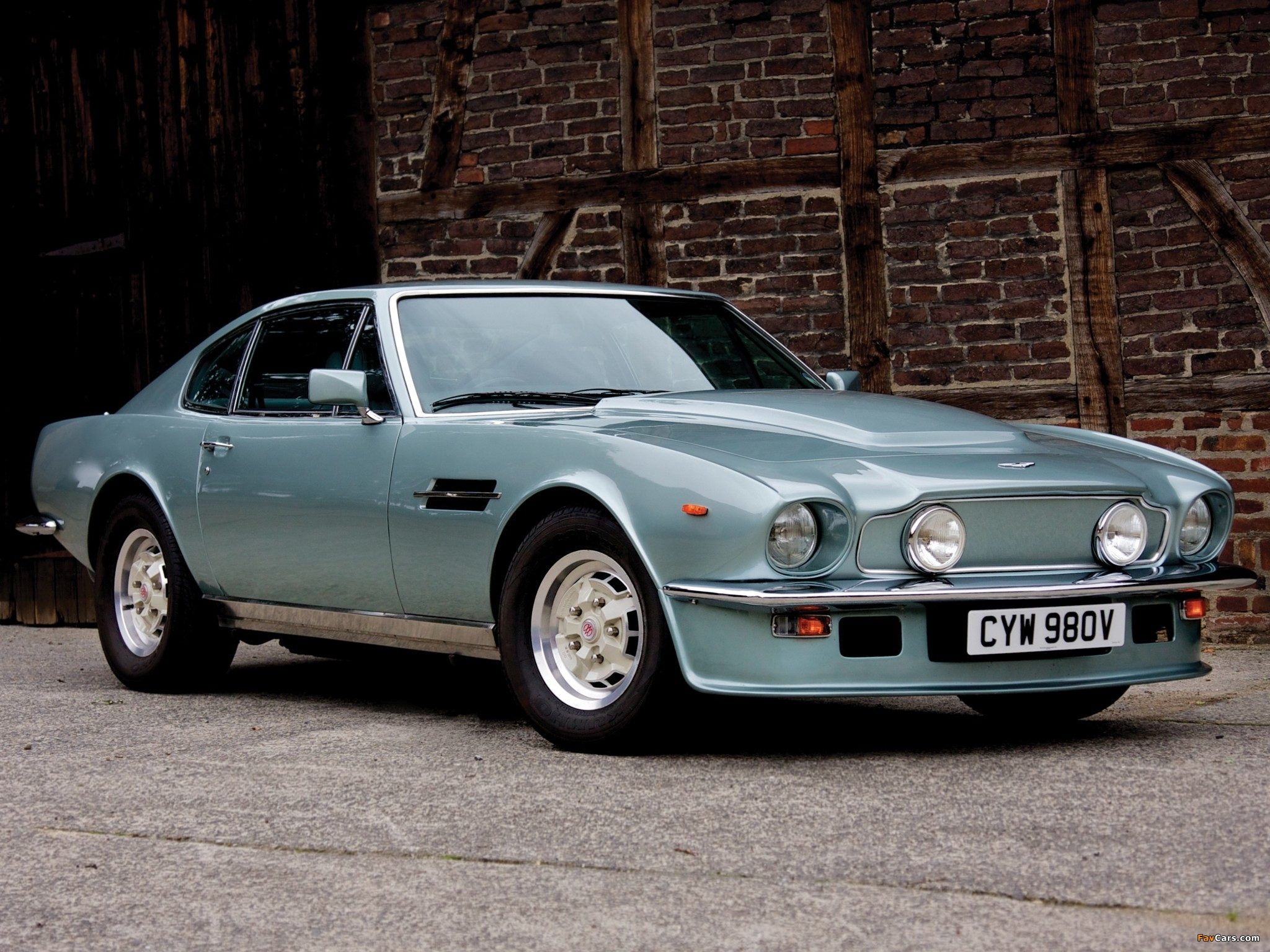 aston-martin_v8_1977_photos_4.jpg