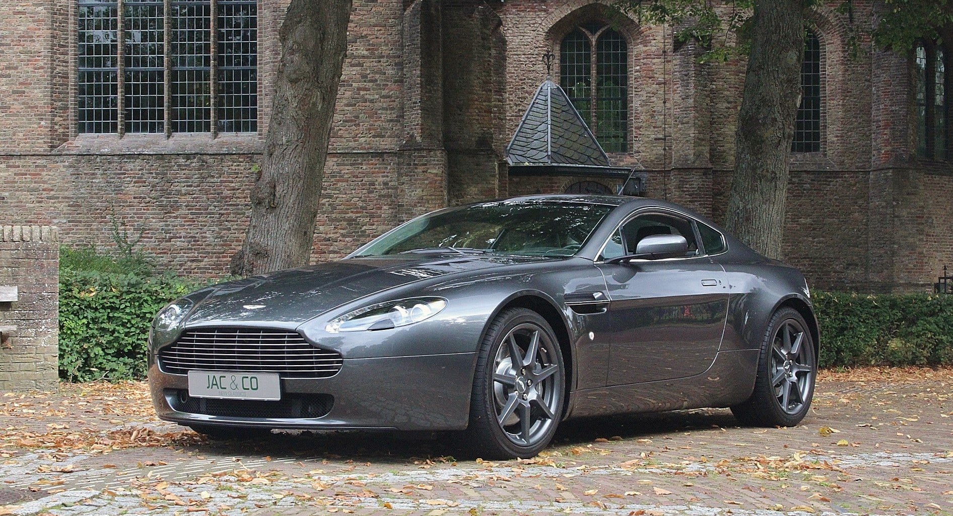 Aston-Martin-V8-Vantage-Jac-Co-93.jpg
