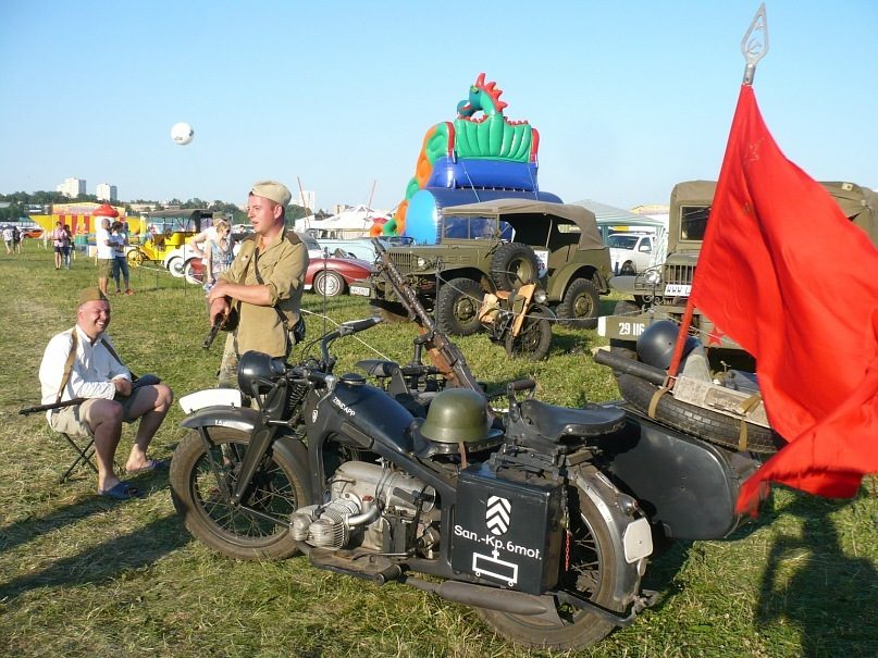 y_5bcab856.jpg