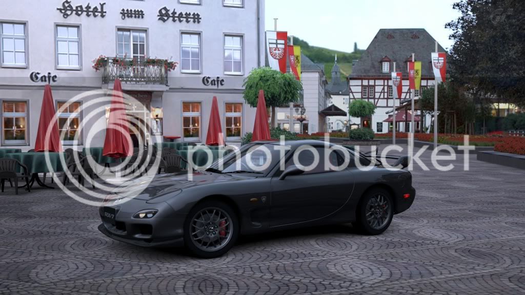 Ahrweiler-TownSquare_1.jpg