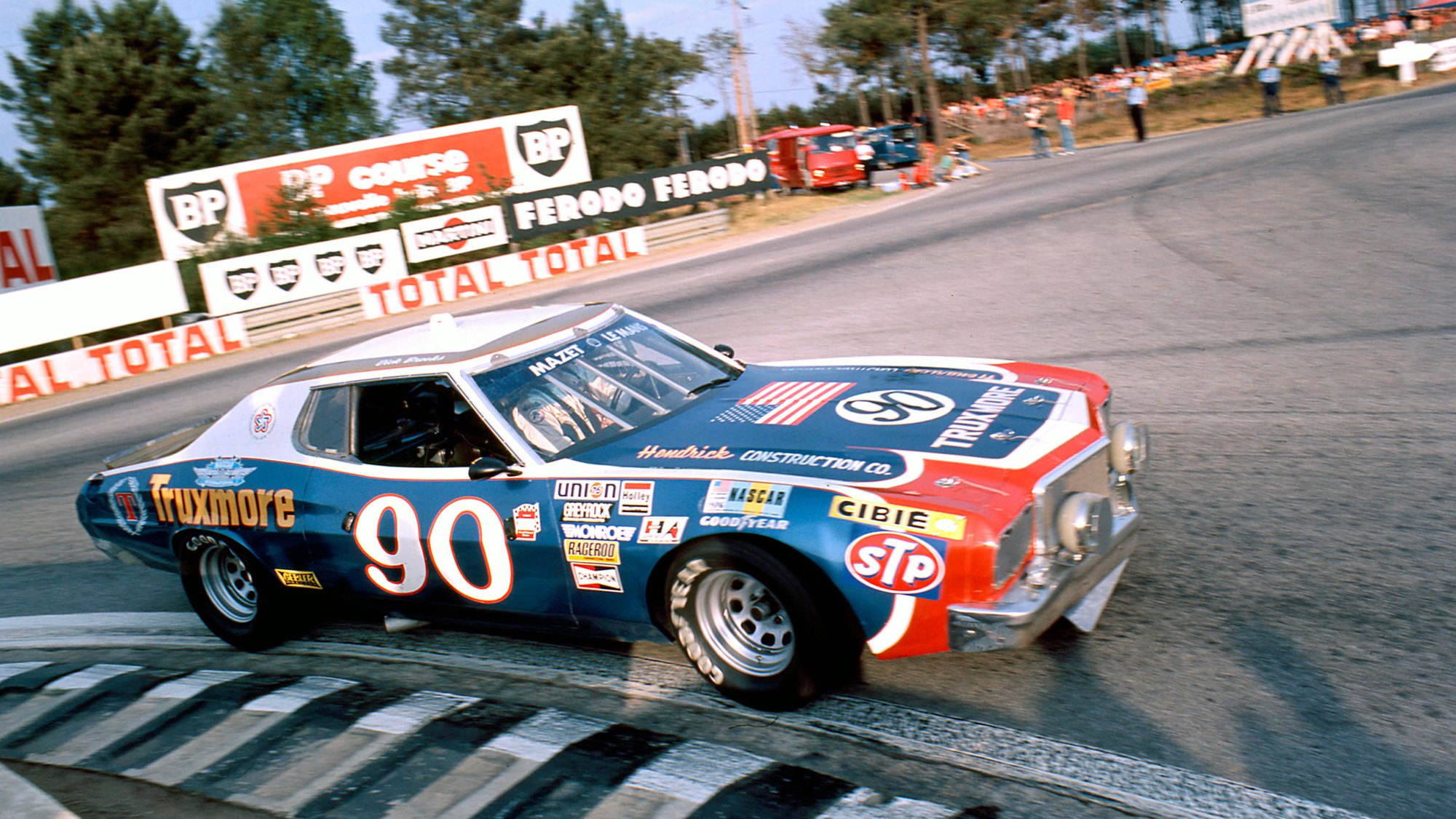 Ford-Torino-NASCAR-at-Le-Mans-in-1976.jpg