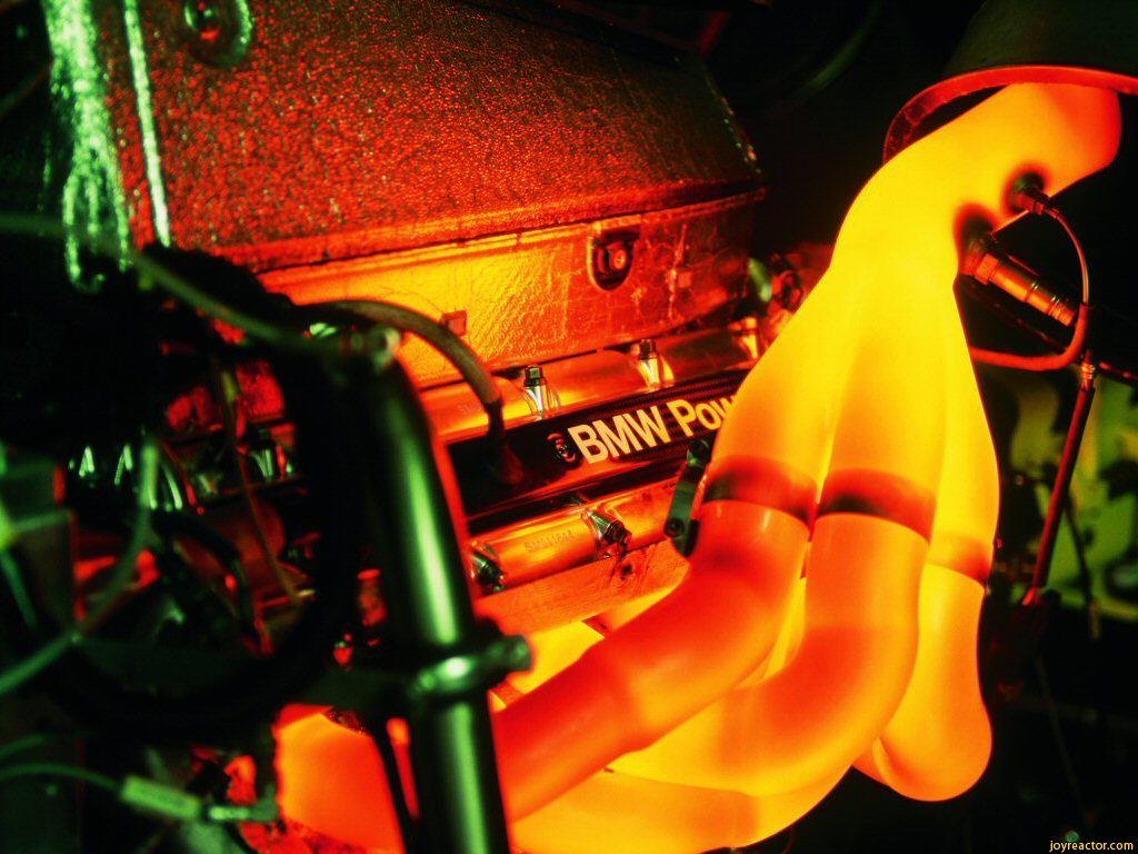 hot-car-engine-manifold-1526581.jpeg