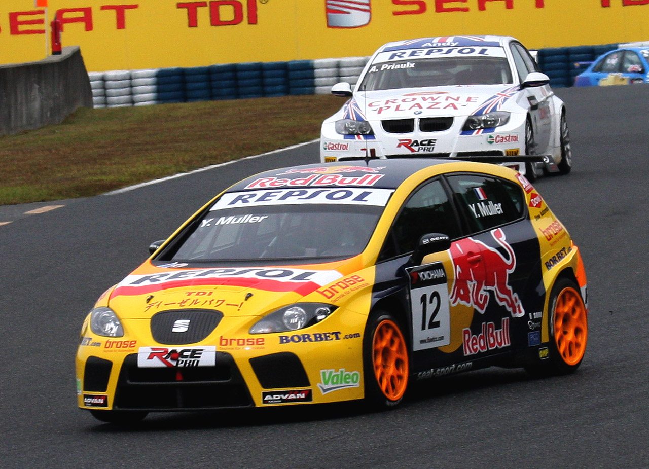 Yvan_Muller_and_Andy_Priaulx_2008_Japan.jpg