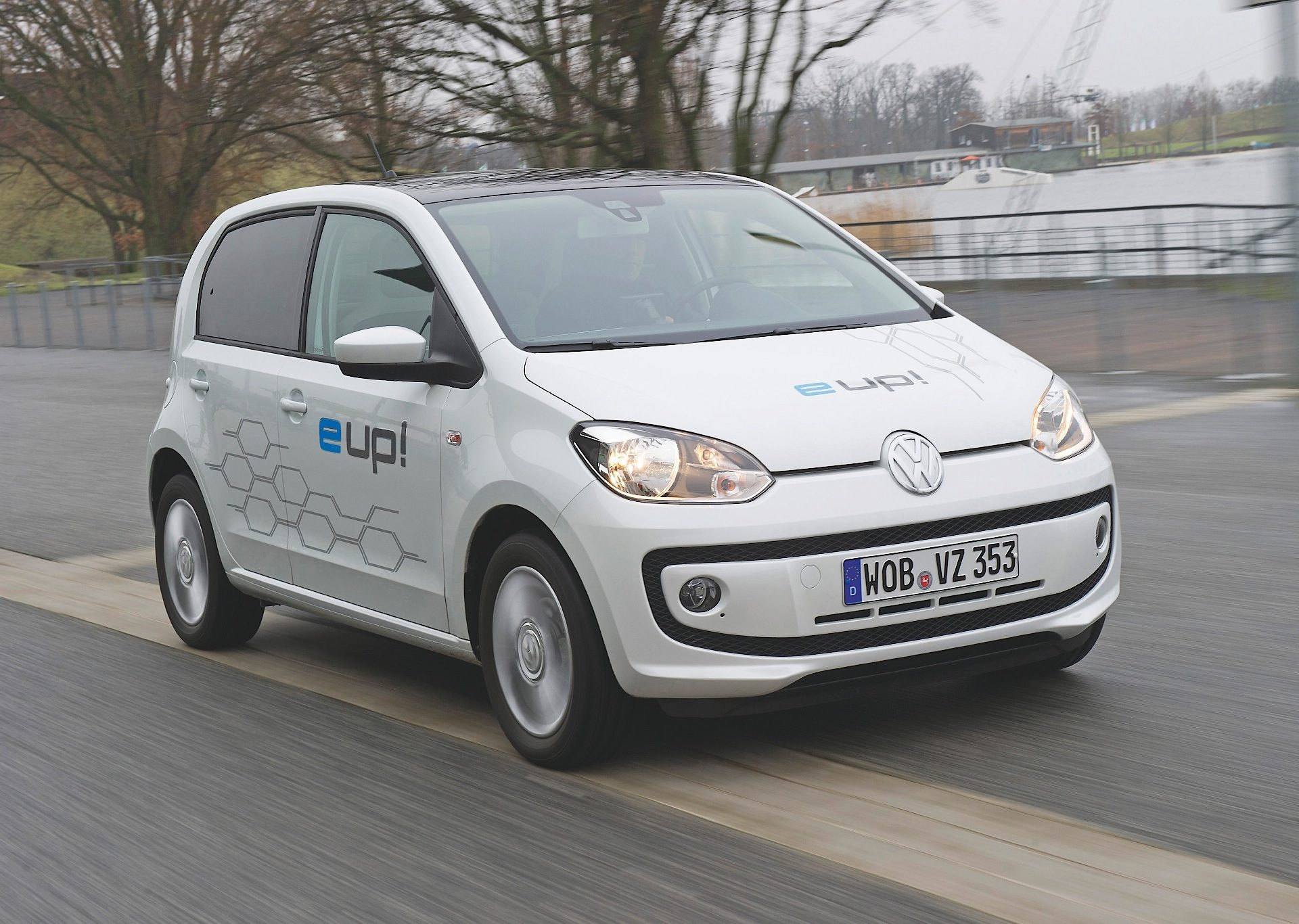 VOLKSWAGENe-UP--4818_1.jpg
