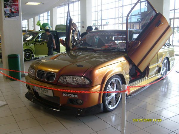 bmwtruck.jpg