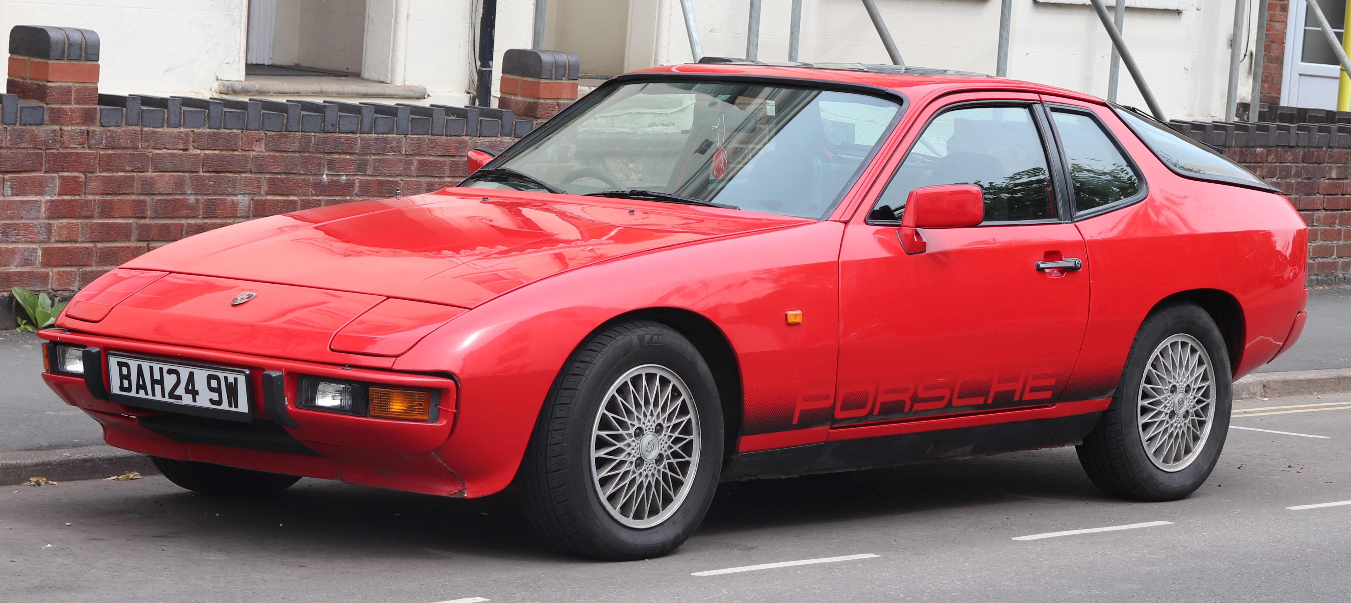 1981_Porsche_924_2.0_Front.jpg