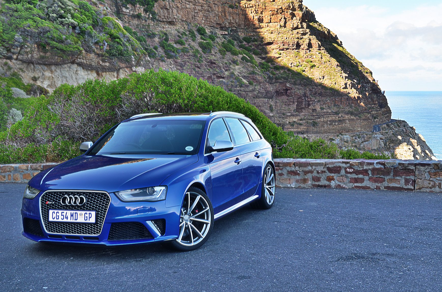 Audi_RS4_Avant_HDR_%288562118188%29.jpg