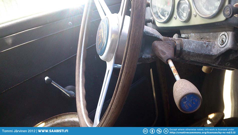 Wood-steering-wheel-and-shifter-knob.jpg