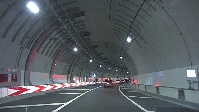 traffic-moves-through-the-tunnel-of-ohashi-junction-on-the-tokyo-video-id522588579