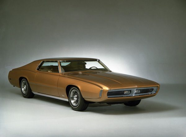 1968_Ford_Thunderbird_Saturn-II_Concept_Car_01.jpg
