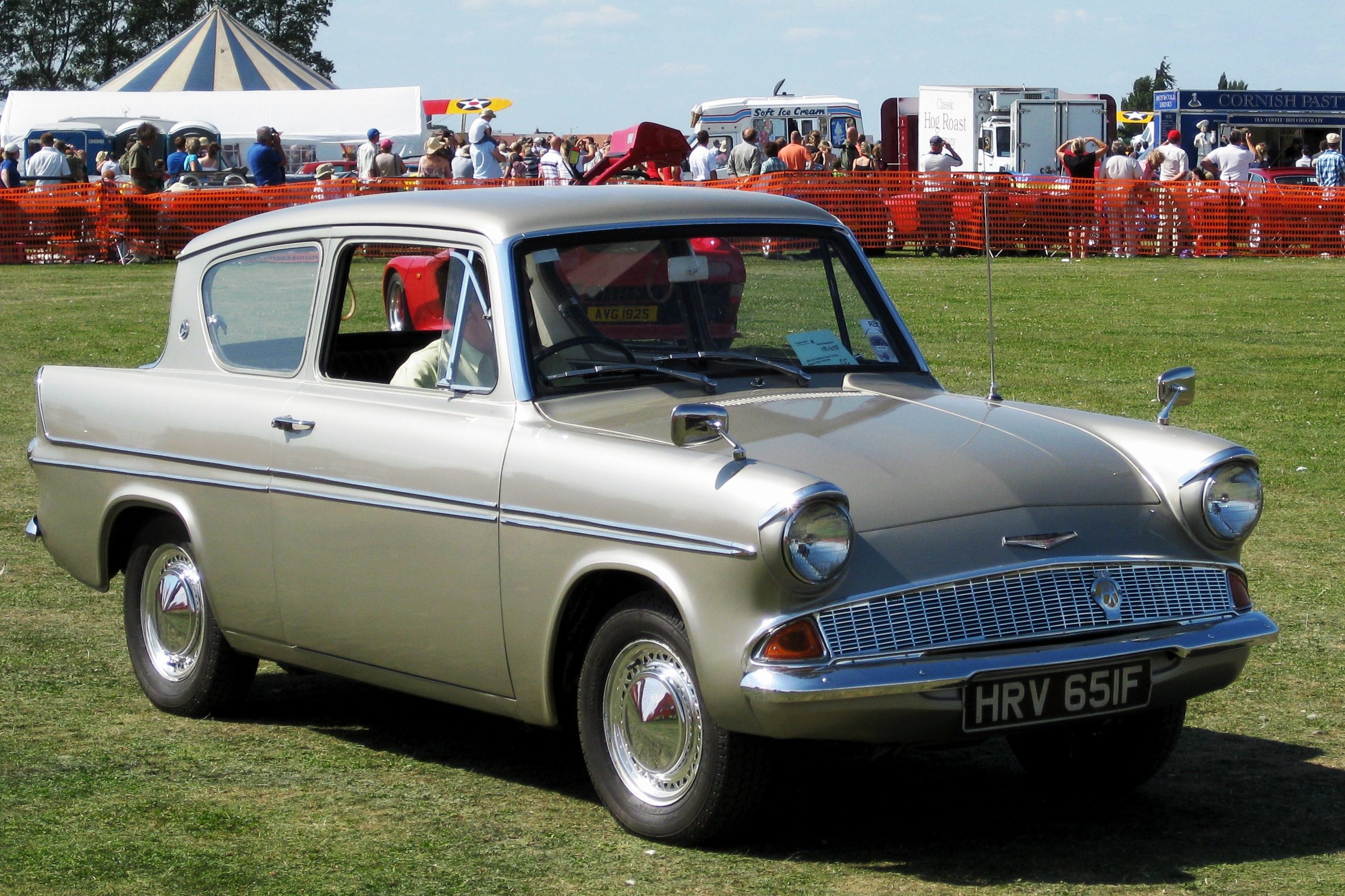 Ford_Anglia_105E_1197cc_August_1967.JPG