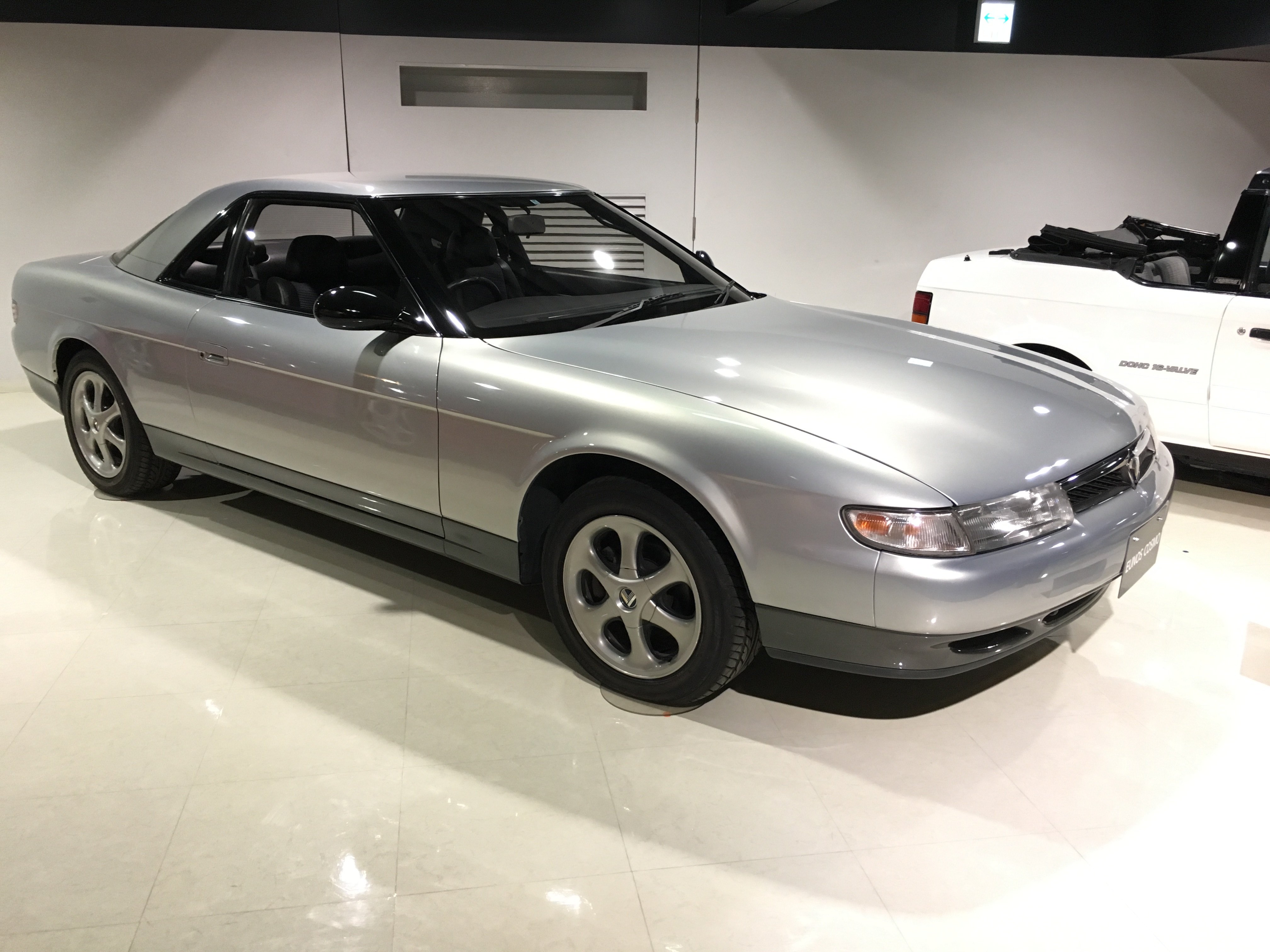 Eunos_Cosmo_in_the_Mazda_Museum.jpg