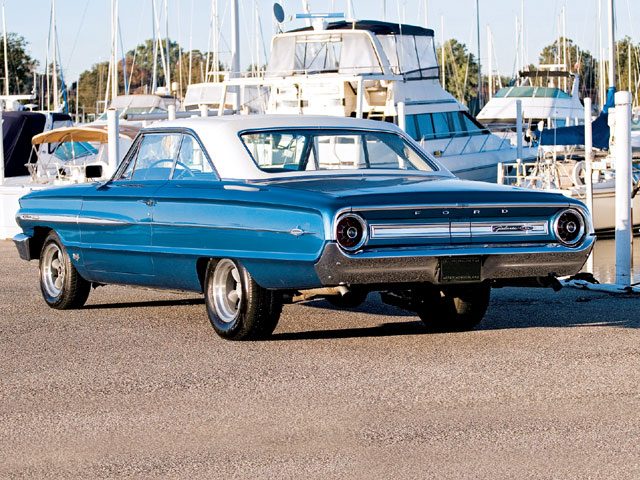 mdmp_0809_01_z+1964_ford_galaxie_500_xl+backview.jpg