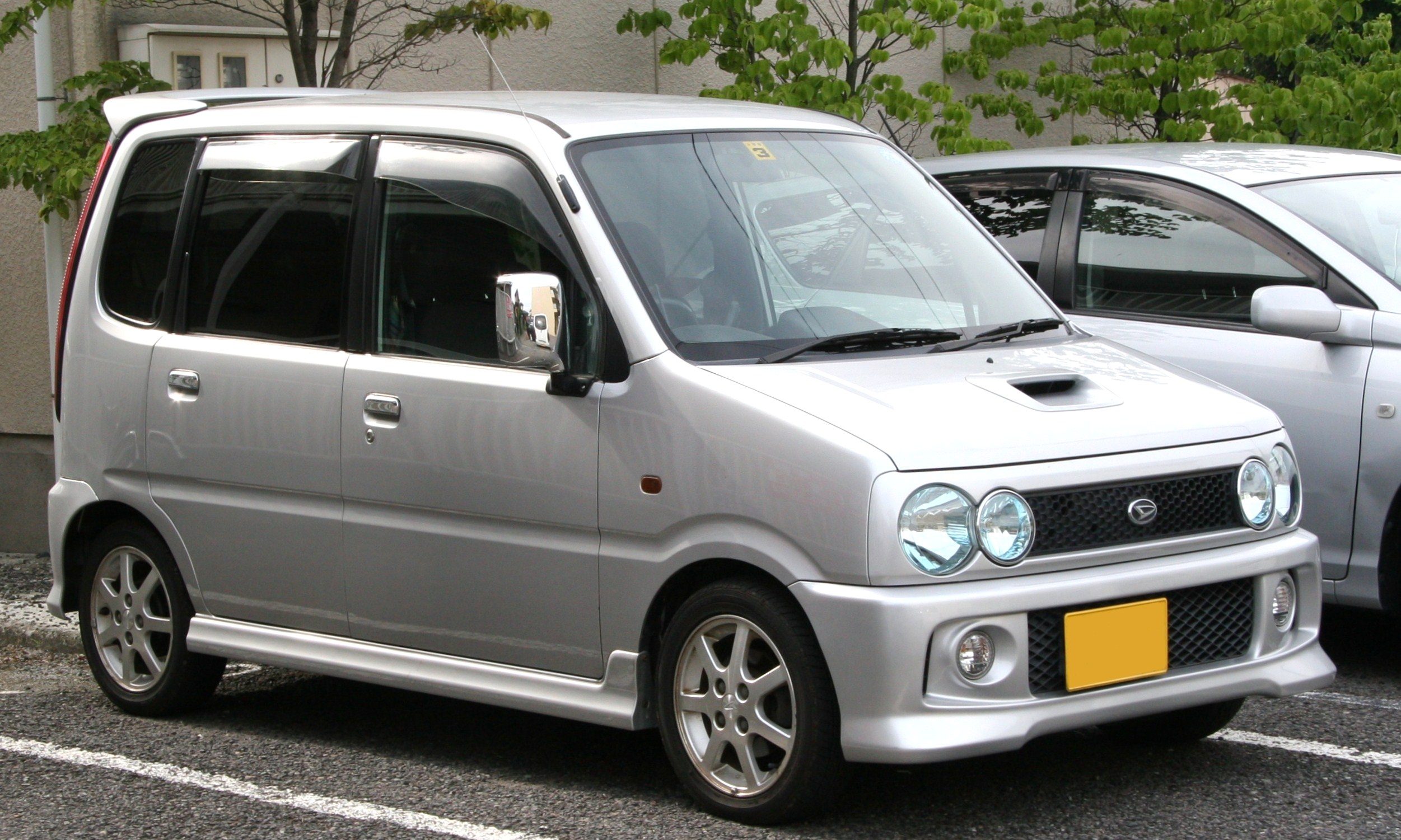 2000-2002_Daihatsu_Move_Custom.jpg
