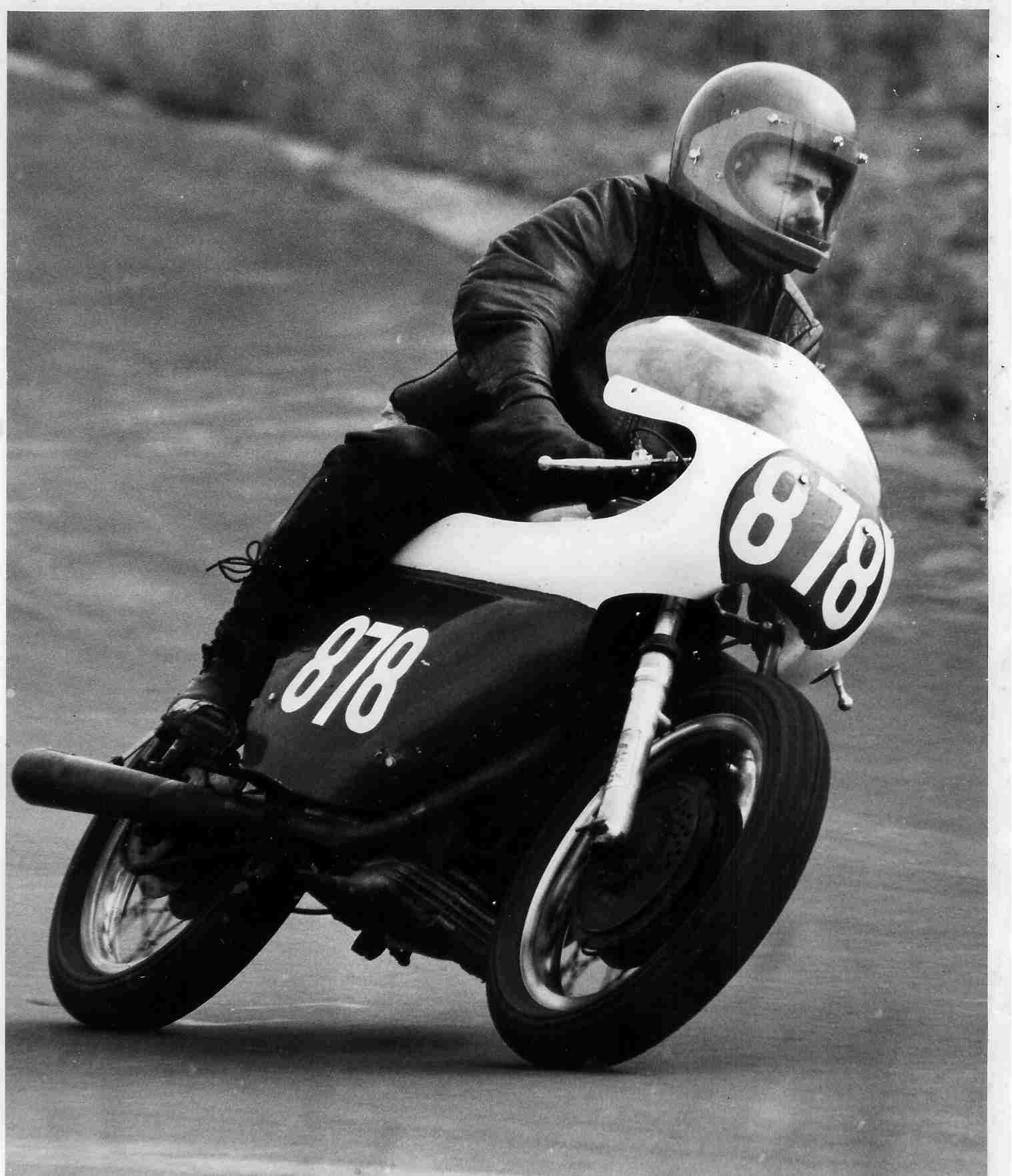 Bob%20Racing%20878%20BW.jpg