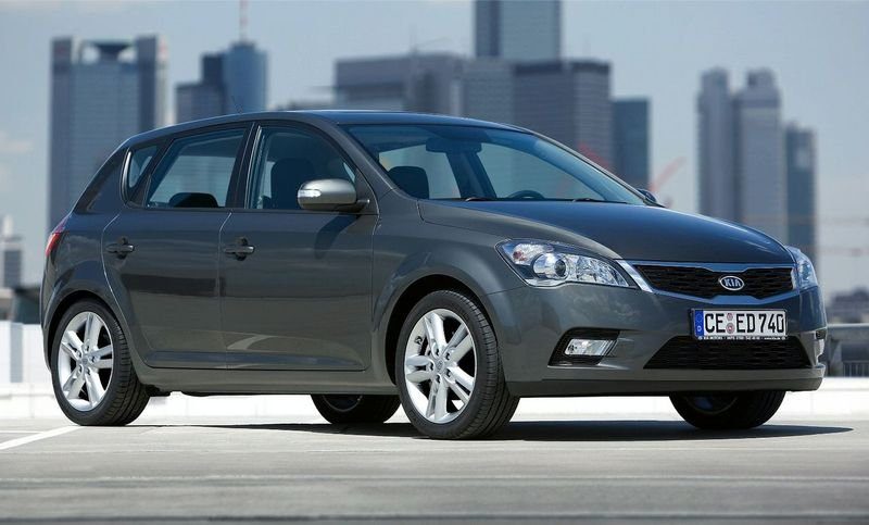 2010-kia-cee-d-1_800x0w.jpg