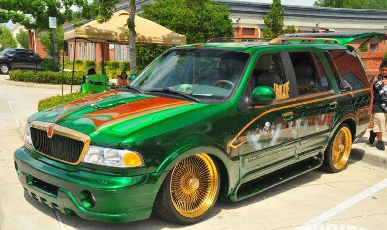 Lincoln_Navigator_Custom_25456.jpg