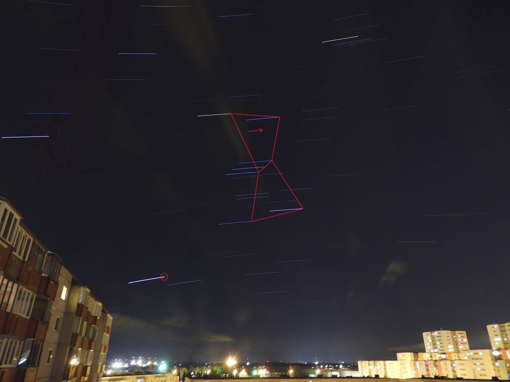 southern_star_trails_by_unitoone-daqnfkg.jpg