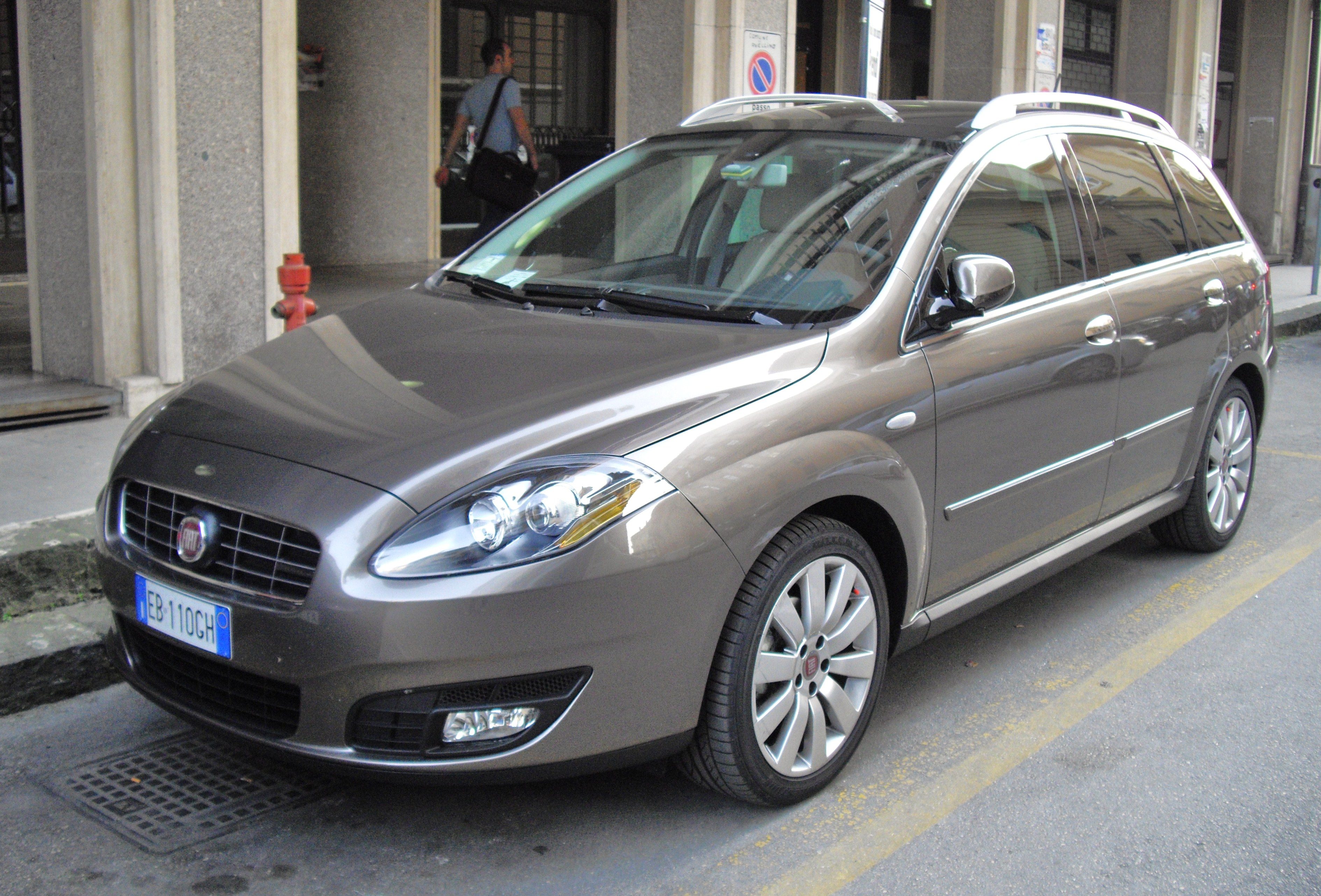 2010_Fiat_Croma.JPG