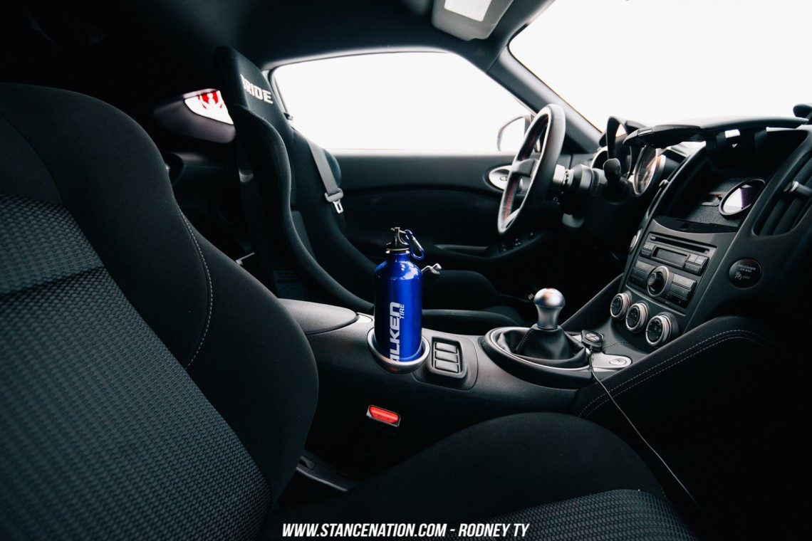 Clean-simple-nissan-370Z-12-1140x760.jpg