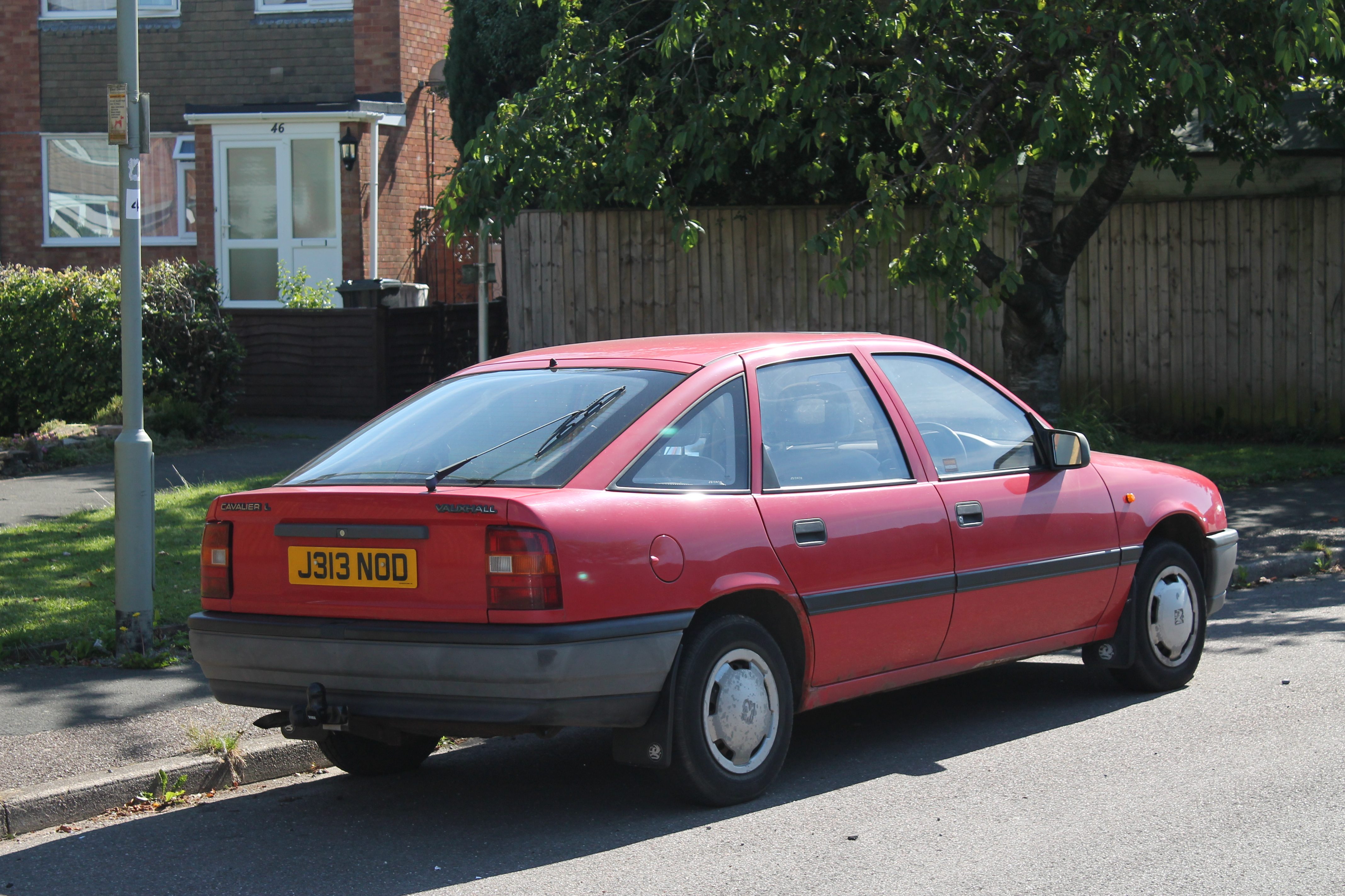 1992_Vauxhall_Cavalier_1.6_L_%2814708864064%29.jpg