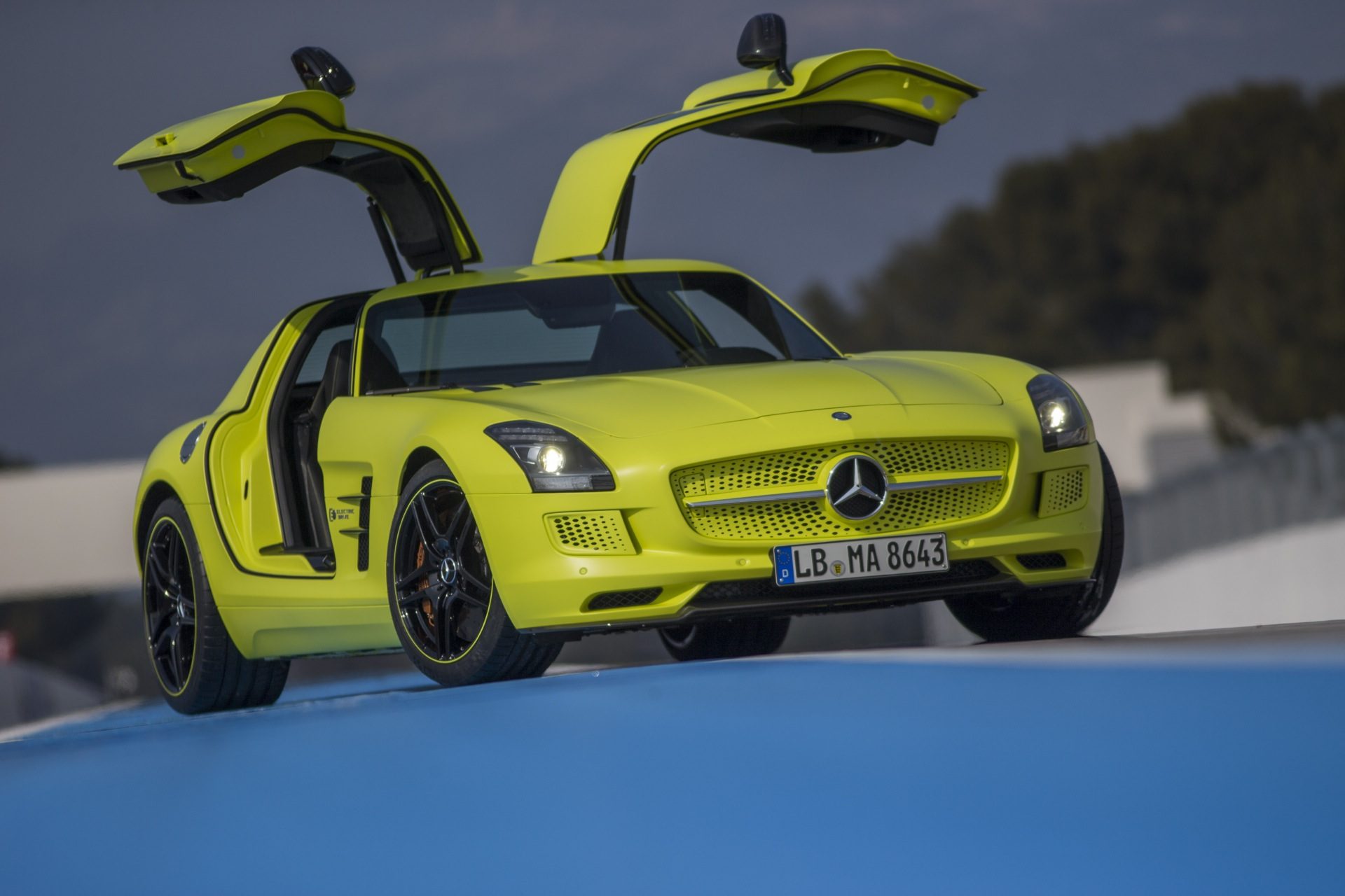 mercedes-benz-sls-amg-gt_100420611_h.jpg