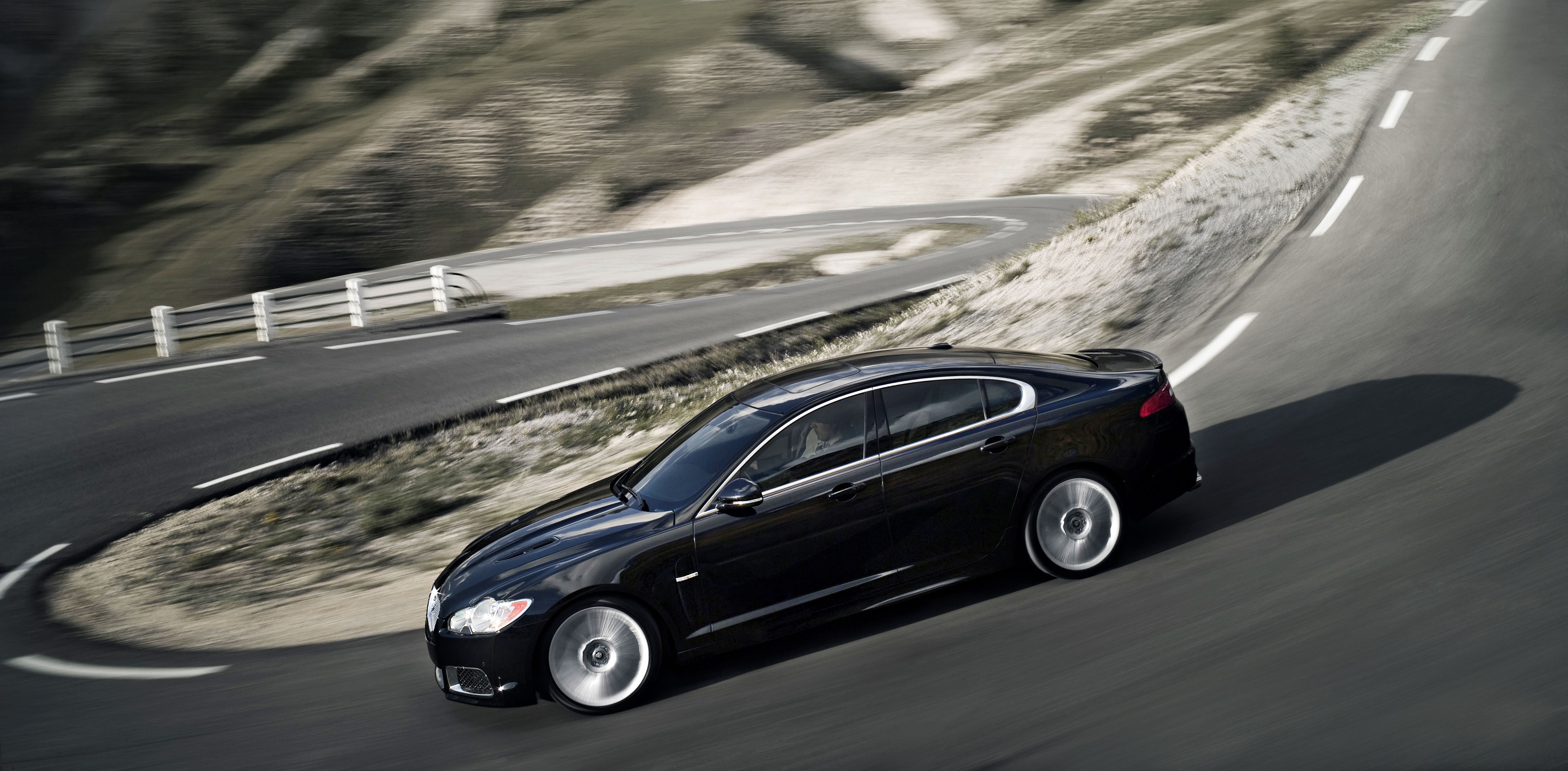 2010-jaguar-xfr-in-motion.jpg
