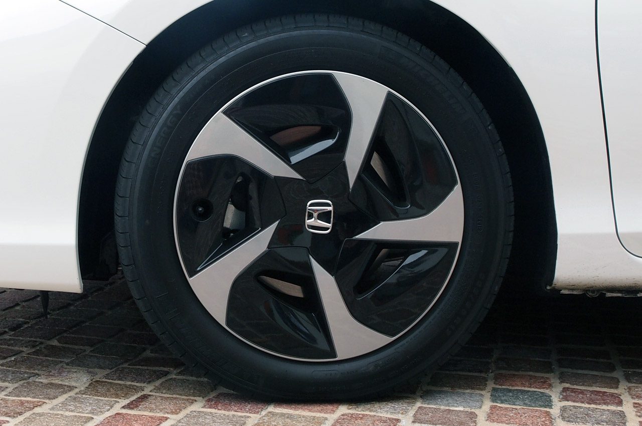 honda-accord-plugin-hybrid-wheels.jpg