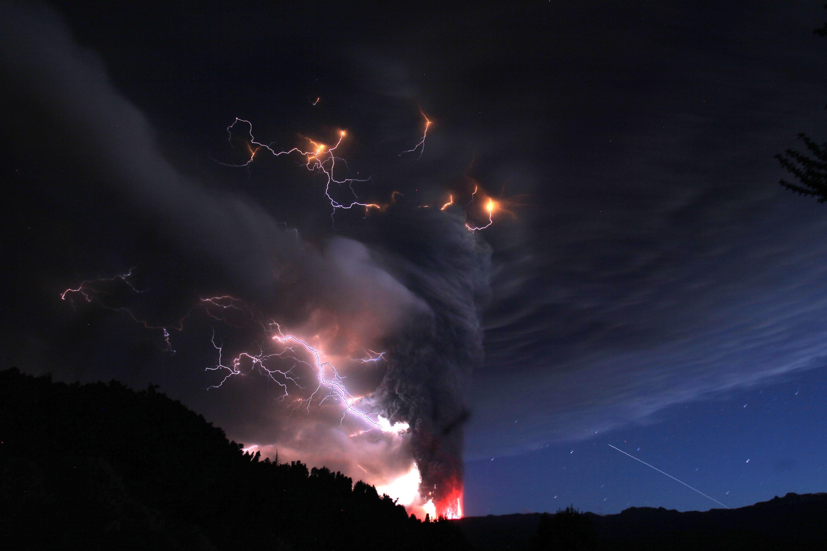 stg203_chile-volcano-puyehue_0606_11.jpg