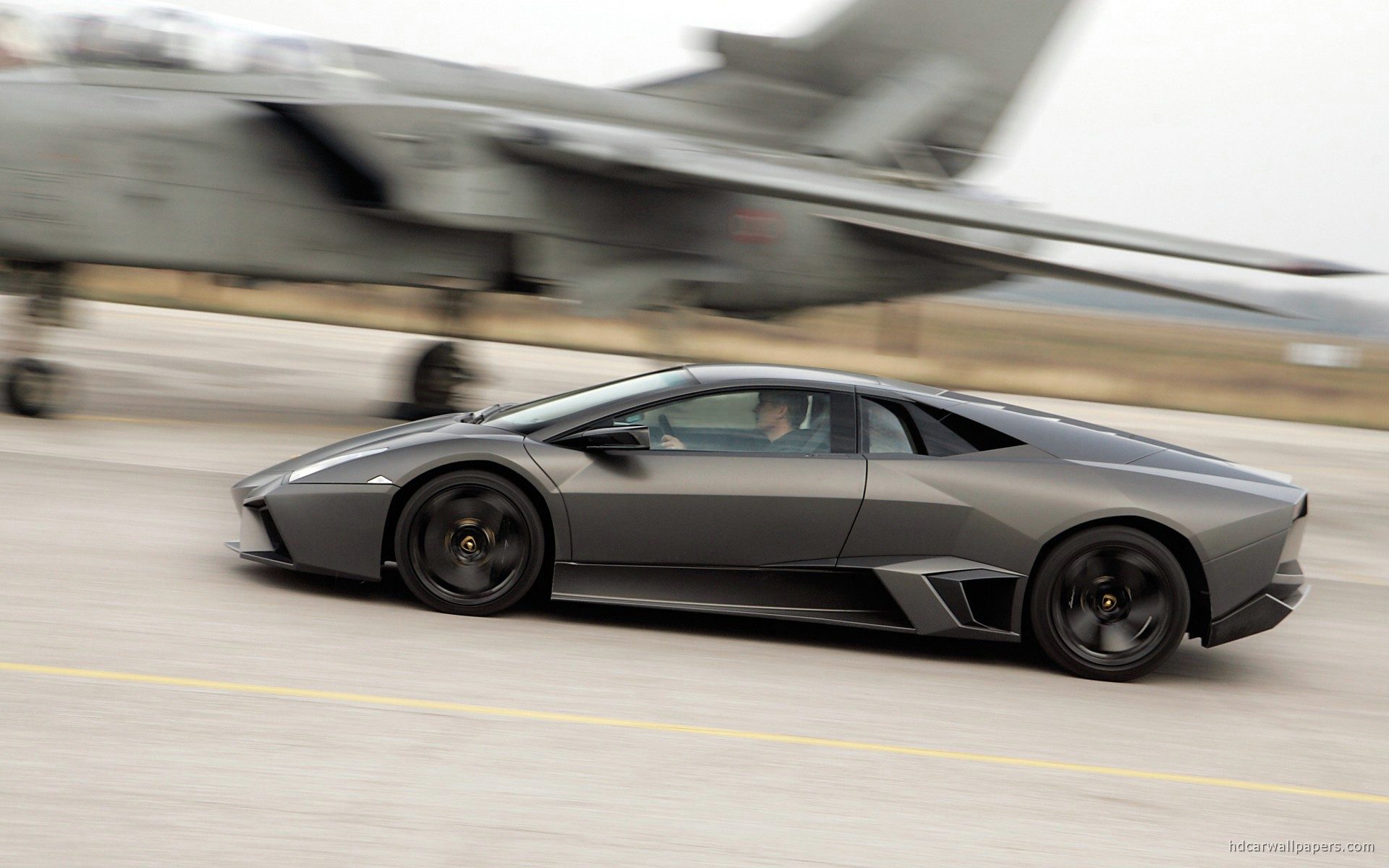 lamborghini_reventon_racing_jet-wide.jpg