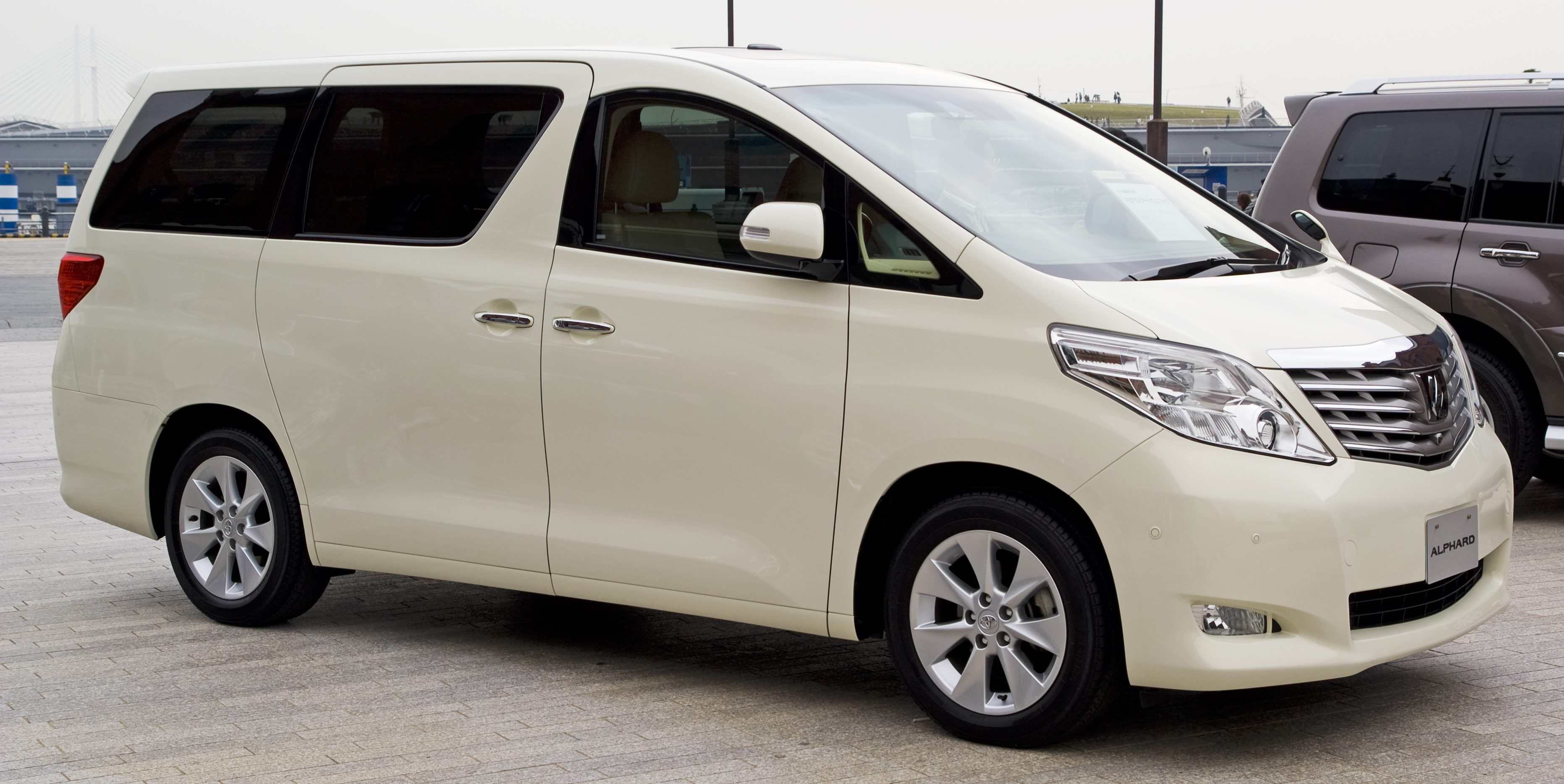 2008_Toyota_H20_Alphard_01.JPG
