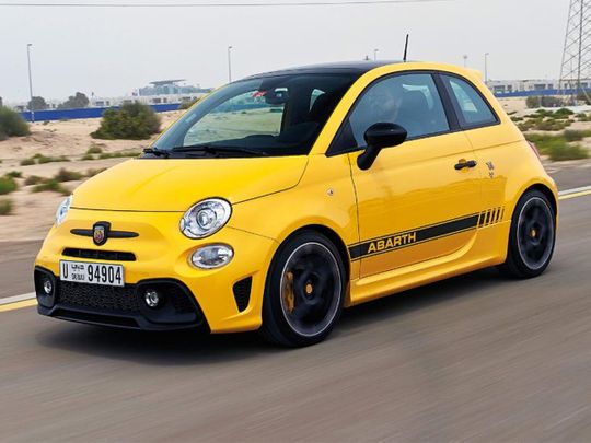 auto-Fiat500Abarth_16e26dde8b4_medium.jpg