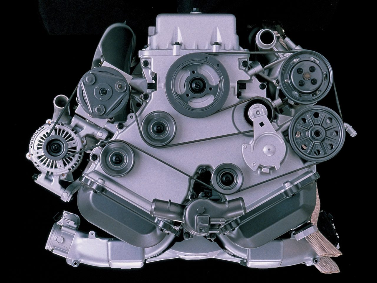 2005-Aston-Martin-Vanquish-S-Engine-1280x960.jpg